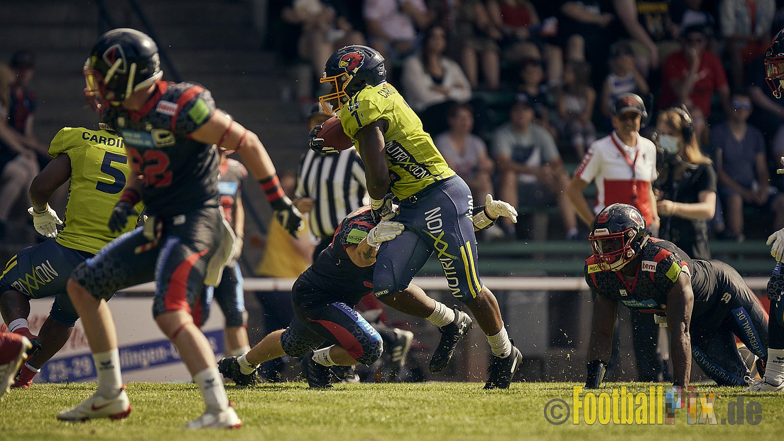 GFL2 Season 2022 Solingen Paladins vs. Assindia Cardinals am 2.07.2022 im Stadion Jahnkampfbahn Solingen, Adolf-Clarenbach-Straße 36, 42719 Solingen. Spiel Endstand 25 : 13. Bildnummer: 2022-07-02_0085 - SolingenPaladinsVsAssindiaCardinals