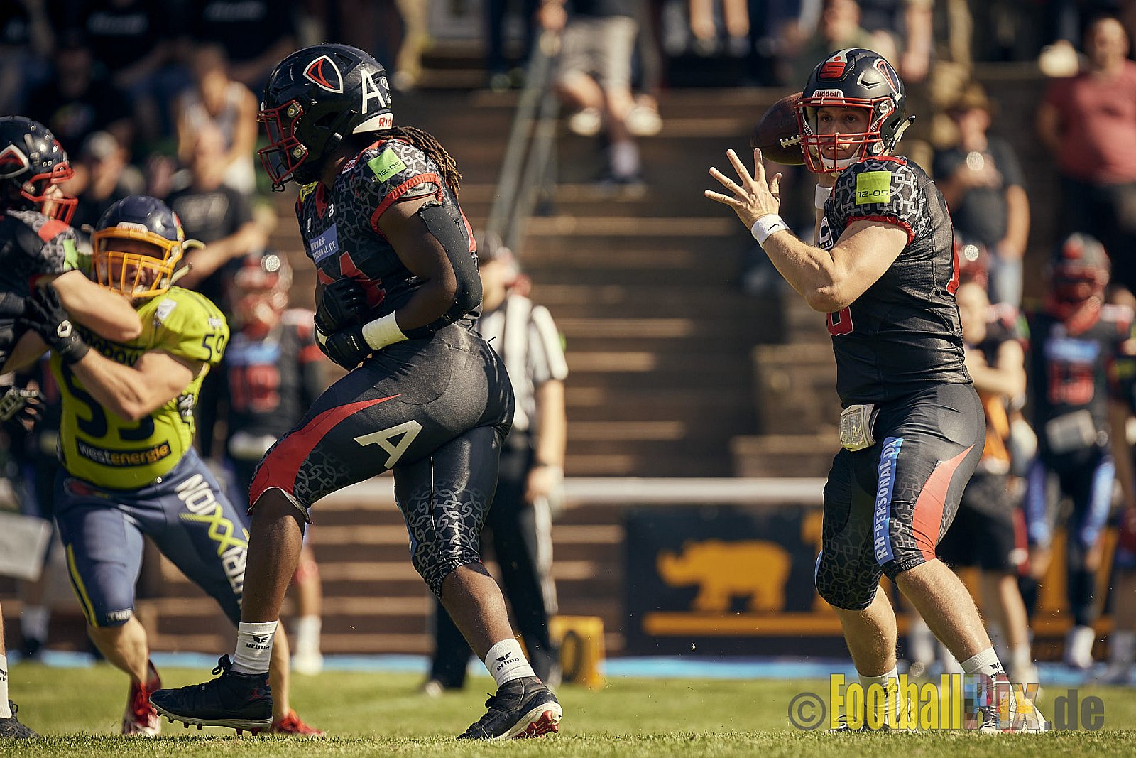 GFL2 Season 2022 Solingen Paladins vs. Assindia Cardinals am 2.07.2022 im Stadion Jahnkampfbahn Solingen, Adolf-Clarenbach-Straße 36, 42719 Solingen. Spiel Endstand 25 : 13. Bildnummer: 2022-07-02_0128 - SolingenPaladinsVsAssindiaCardinals