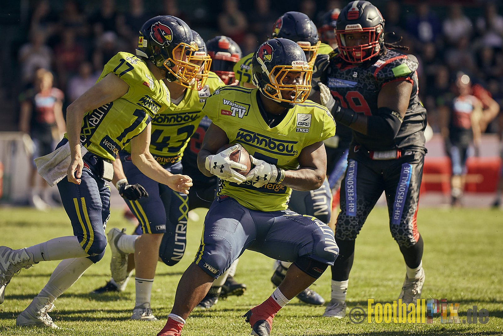 GFL2 Season 2022 Solingen Paladins vs. Assindia Cardinals am 2.07.2022 im Stadion Jahnkampfbahn Solingen, Adolf-Clarenbach-Straße 36, 42719 Solingen. Spiel Endstand 25 : 13. Bildnummer: 2022-07-02_0165 - SolingenPaladinsVsAssindiaCardinals