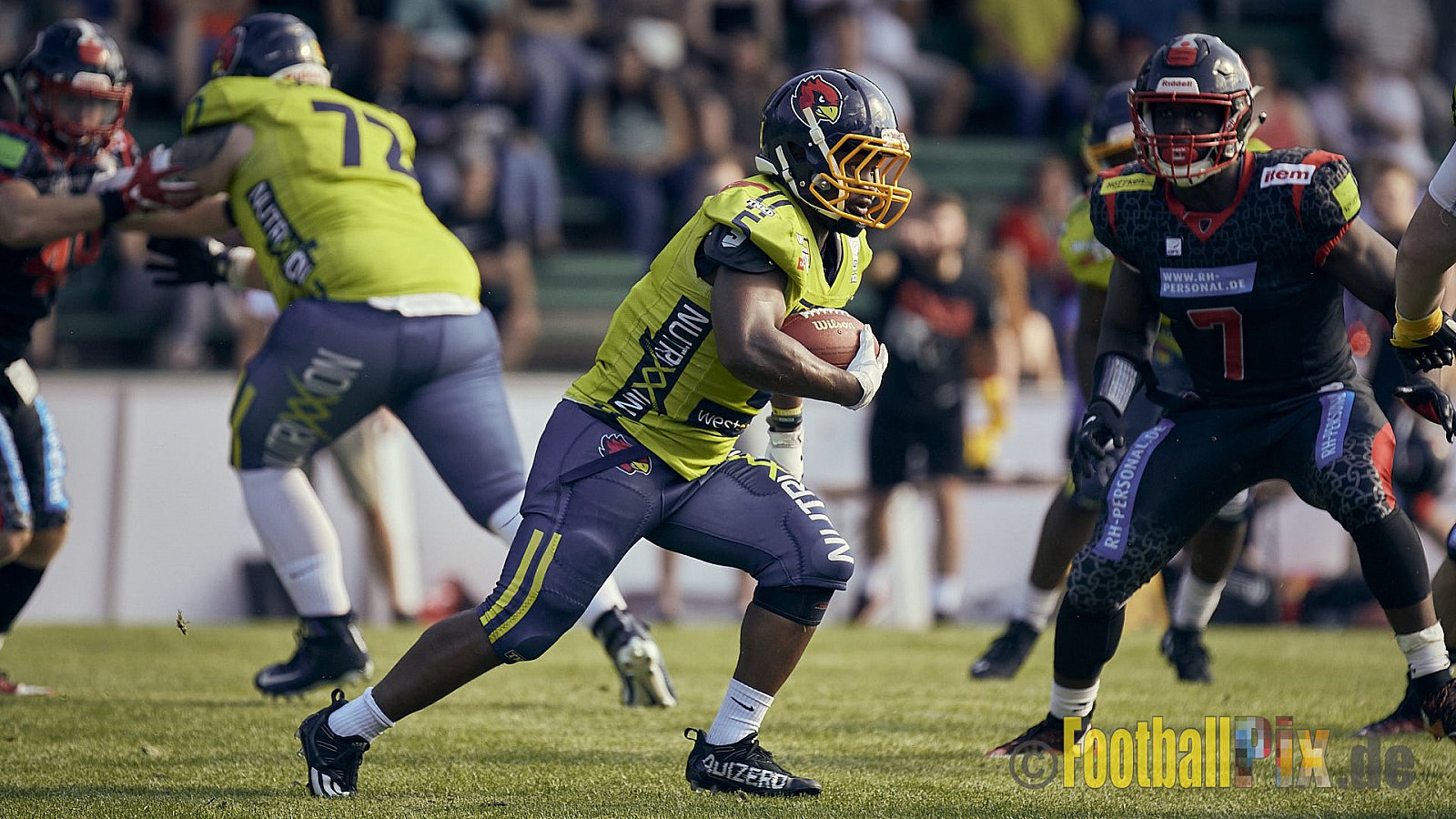 GFL2 Season 2022 Solingen Paladins vs. Assindia Cardinals am 2.07.2022 im Stadion Jahnkampfbahn Solingen, Adolf-Clarenbach-Straße 36, 42719 Solingen. Spiel Endstand 25 : 13. Bildnummer: 2022-07-02_0240 - SolingenPaladinsVsAssindiaCardinals