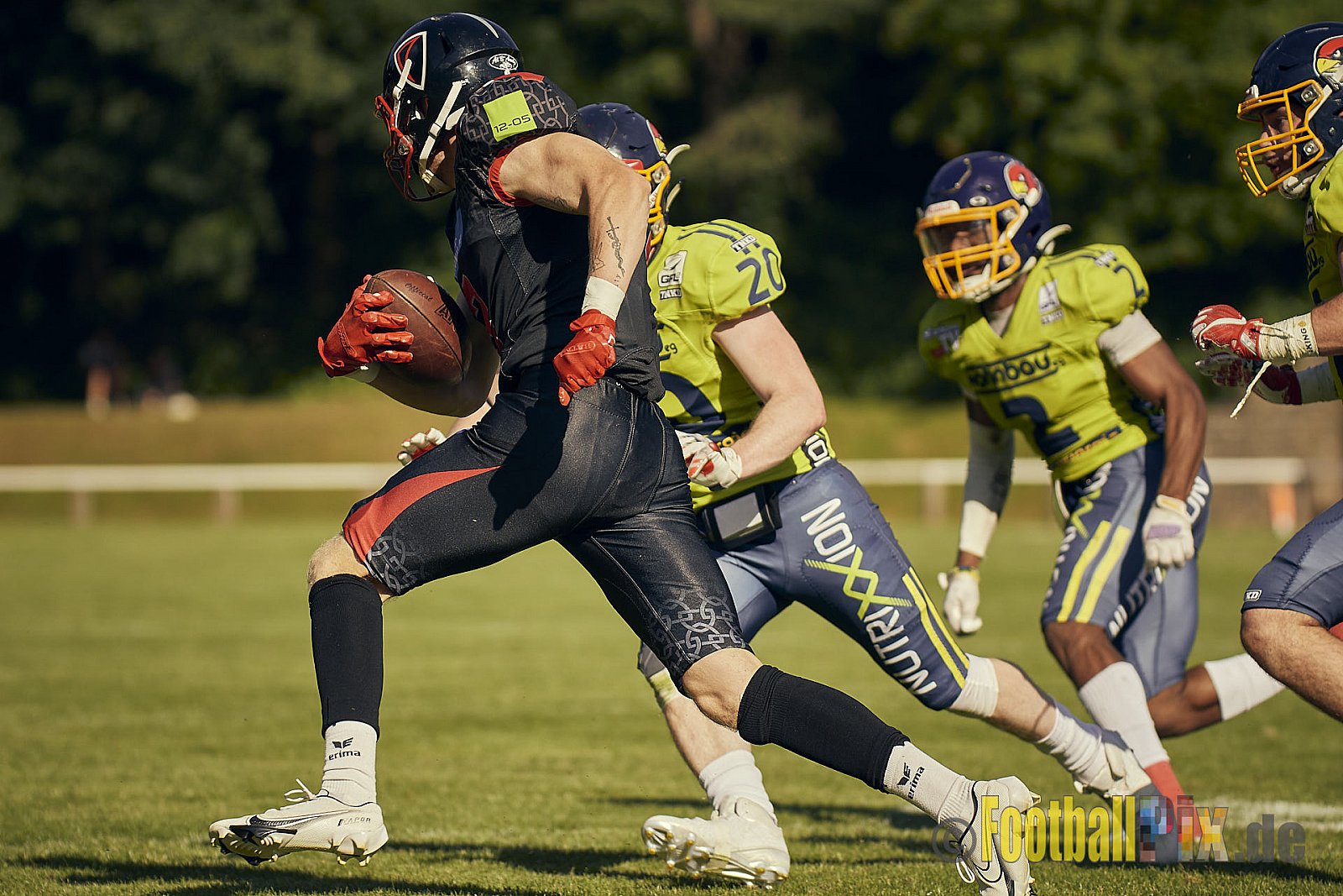 GFL2 Season 2022 Solingen Paladins vs. Assindia Cardinals am 2.07.2022 im Stadion Jahnkampfbahn Solingen, Adolf-Clarenbach-Straße 36, 42719 Solingen. Spiel Endstand 25 : 13. Bildnummer: 2022-07-02_0288 - SolingenPaladinsVsAssindiaCardinals
