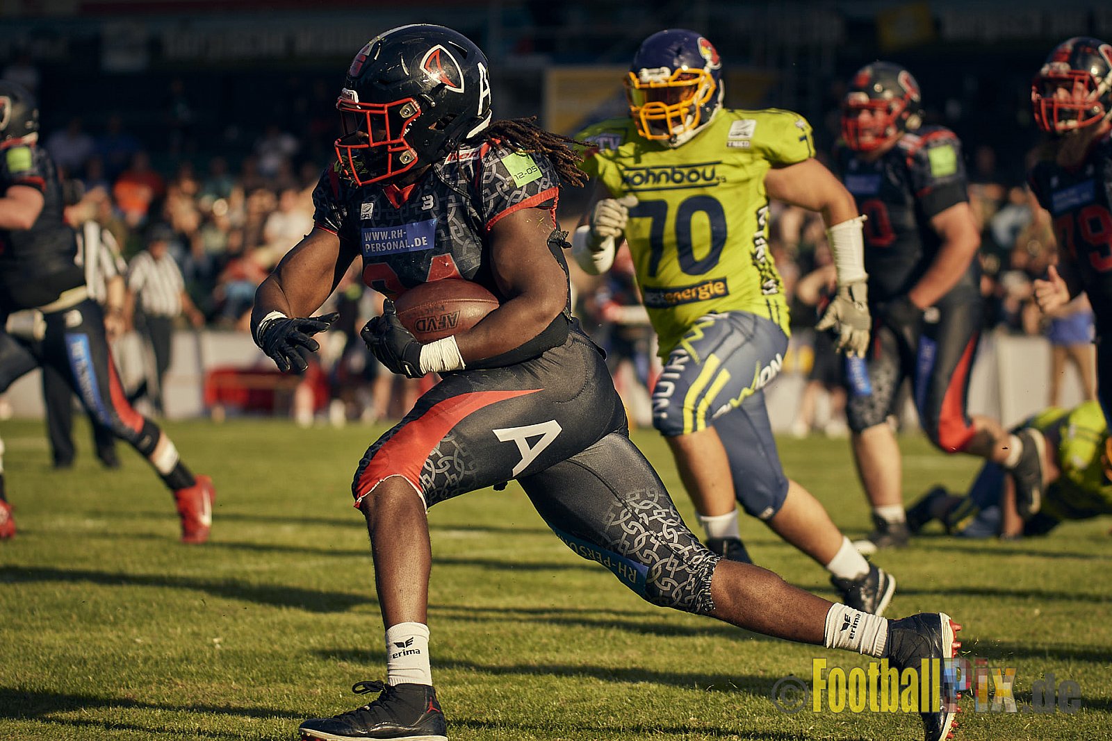 GFL2 Season 2022 Solingen Paladins vs. Assindia Cardinals am 2.07.2022 im Stadion Jahnkampfbahn Solingen, Adolf-Clarenbach-Straße 36, 42719 Solingen. Spiel Endstand 25 : 13. Bildnummer: 2022-07-02_0446 - SolingenPaladinsVsAssindiaCardinals