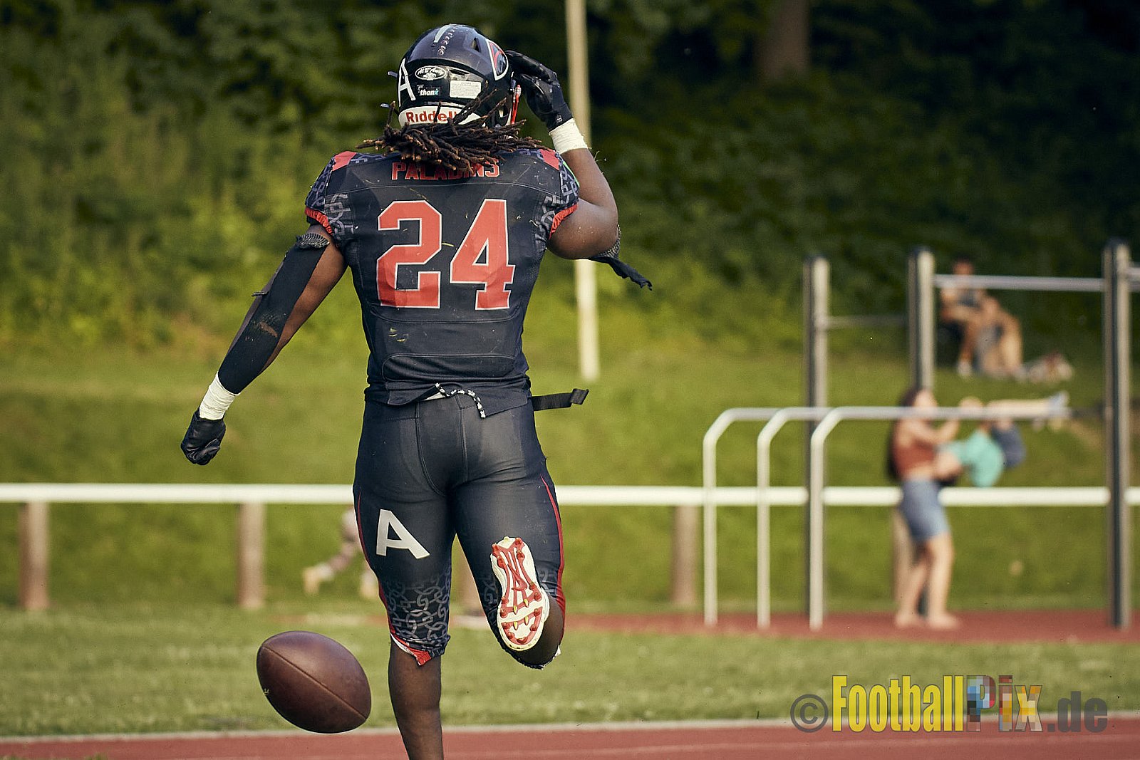 GFL2 Season 2022 Solingen Paladins vs. Assindia Cardinals am 2.07.2022 im Stadion Jahnkampfbahn Solingen, Adolf-Clarenbach-Straße 36, 42719 Solingen. Spiel Endstand 25 : 13. Bildnummer: 2022-07-02_0489 - SolingenPaladinsVsAssindiaCardinals