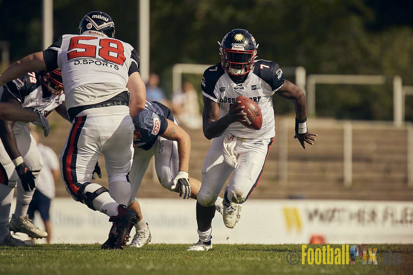 Spiel der GFL Season 2022 Düsseldorf Panther vs. Dresden Monarchs am 30.07.2022 im Stadion VfL Benrath, Karl-Hohmann-Straße 70, 40597 Düsseldorf, Punkte Endstand 00 : 21.
[Bildnummer: 2022-07-30_0315] - DPantherVsDresdenMonarchs
