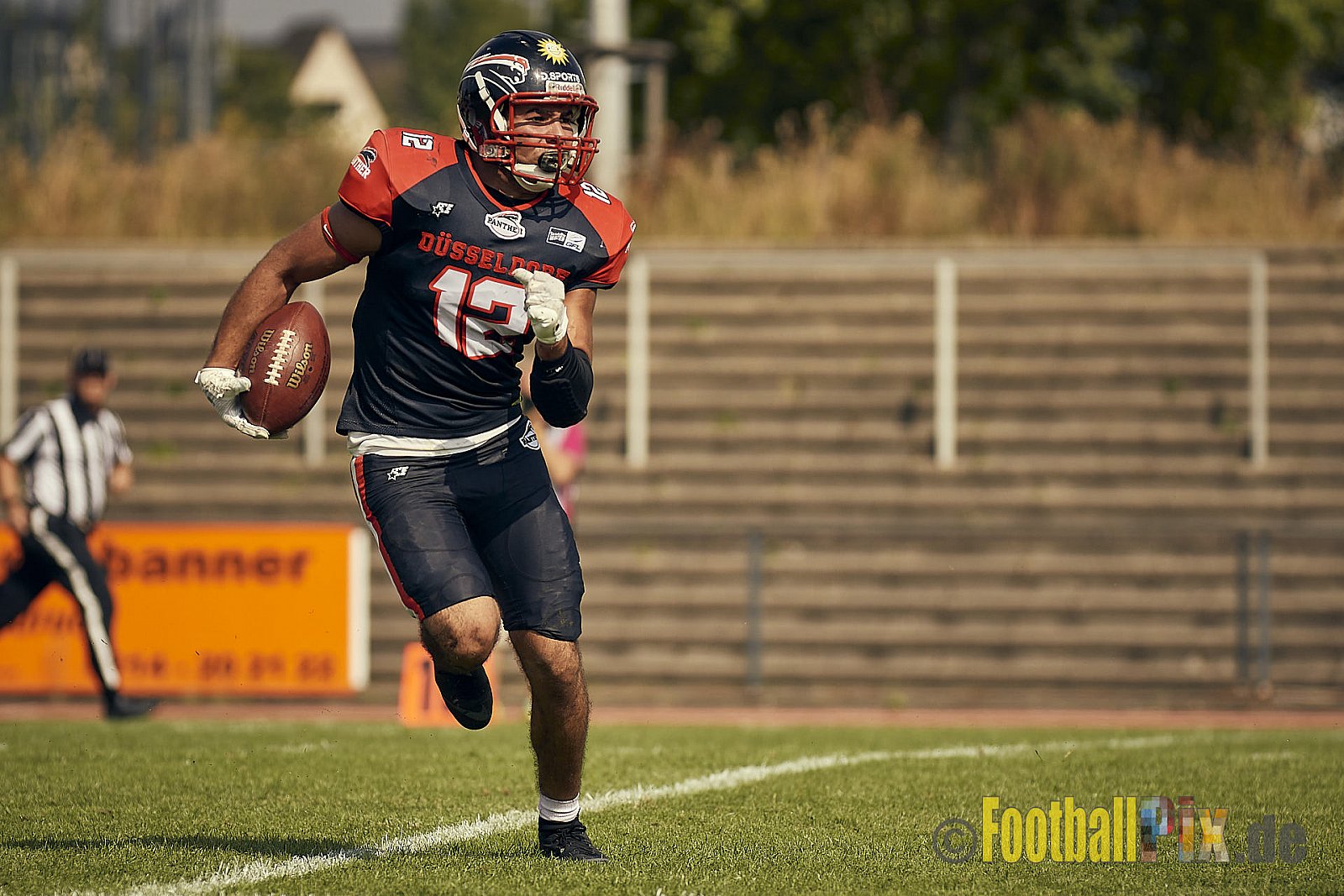 Spiel der GFL Season 2022 Düsseldorf Panther vs. Cologne Crocodiles am 20.08.2022 im Stadion VfL Benrath, Karl-Hohmann-Straße 70, 40597 Düsseldorf, Punkte Endstand 07 : 49.
[Bildnummer: 2022-08-20_0001] - DPantherVsCologneCrocodiles