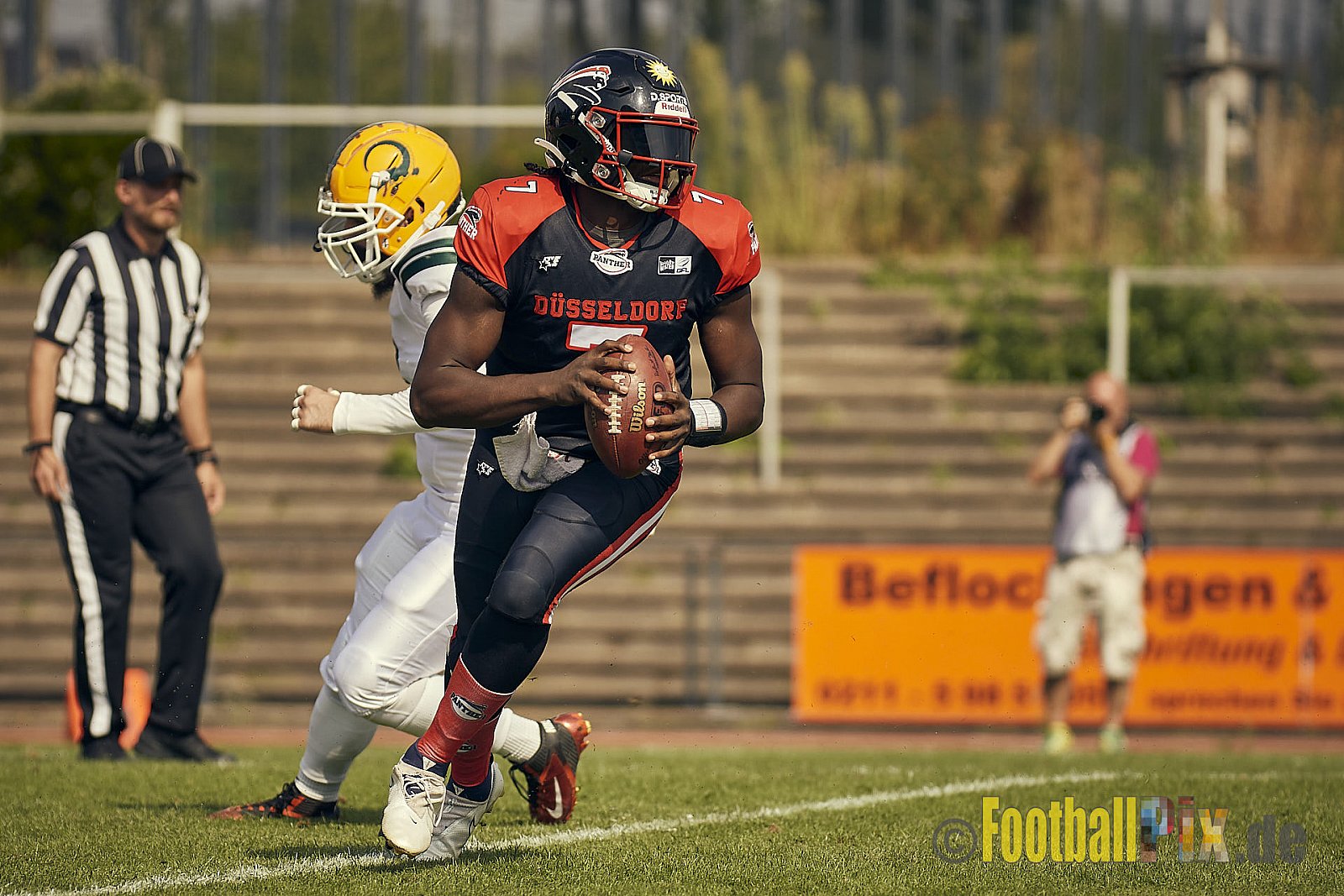 Spiel der GFL Season 2022 Düsseldorf Panther vs. Cologne Crocodiles am 20.08.2022 im Stadion VfL Benrath, Karl-Hohmann-Straße 70, 40597 Düsseldorf, Punkte Endstand 07 : 49.
[Bildnummer: 2022-08-20_0015] - DPantherVsCologneCrocodiles