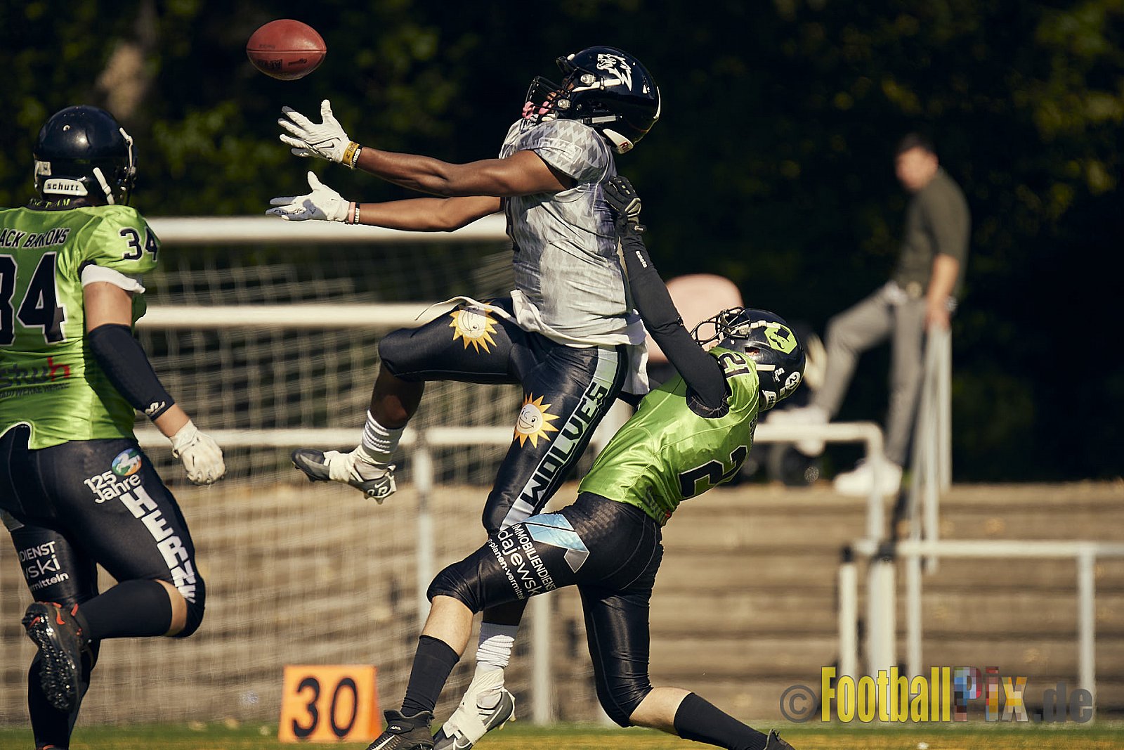 AFCV NRW Verbandsliga Ost Season 2022 Herne Black Barons vs. Minden Wolves am 25.09.2022 im Stadion Horststadion, Gartenstraße 12-16, 44625 Herne, Punkte Endstand 12 : 34.
[Bildnummer: 2022-09-25_0164] - HerneBlackBaronsMindenWolves