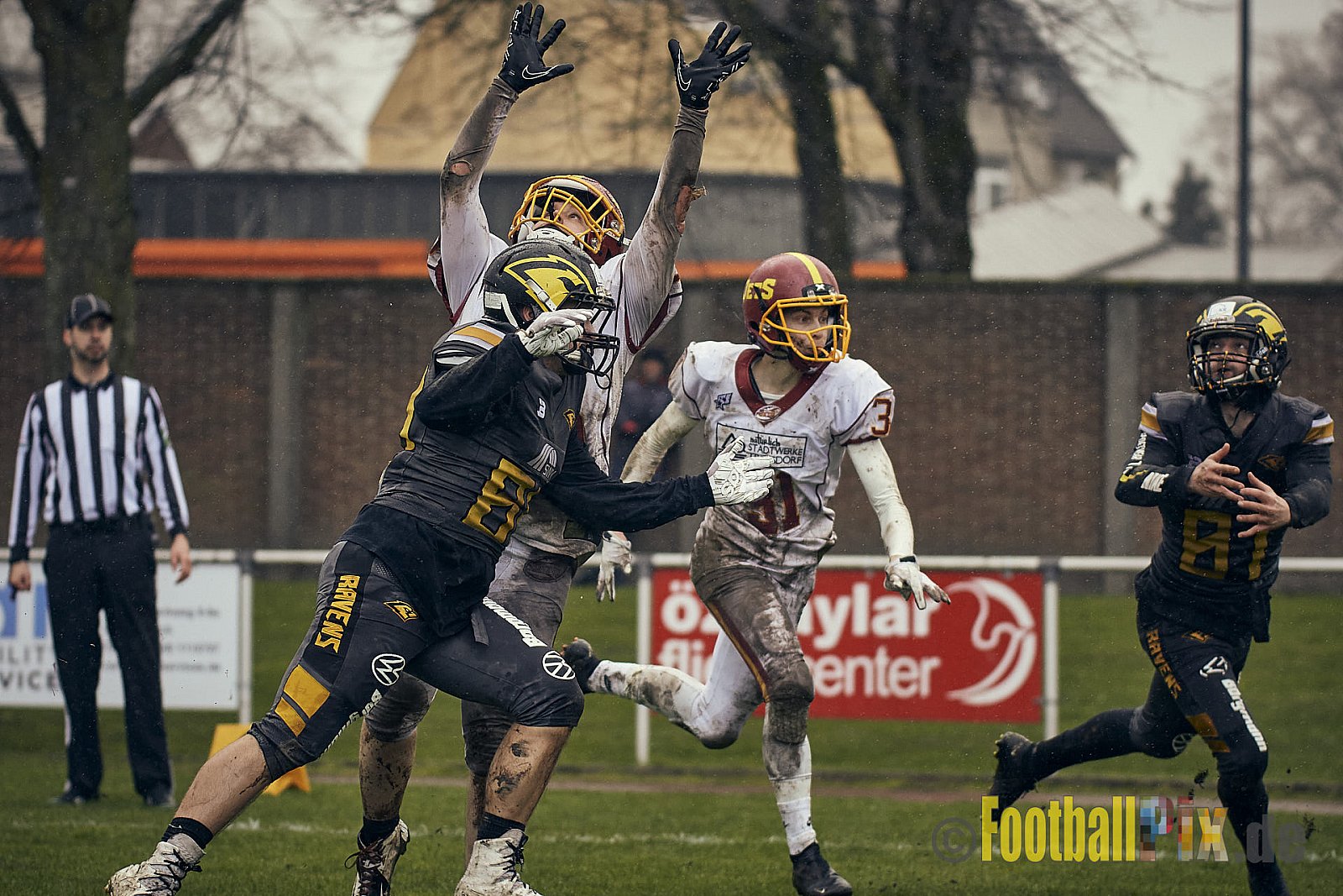 Preseason Game 2023 Krefeld Ravens vs. Troisdorf Jets am 25.03.2023 im Stadion BSA Sprödental. Die Adresse: BeziBSA Sprödental, Sprödentalstr. 15, 47799 Krefeld. Punkte Endstand 12 : 07. Bildnummer: 2023-03-25_0304 - KrefeldRavensVsTroisdorfJets