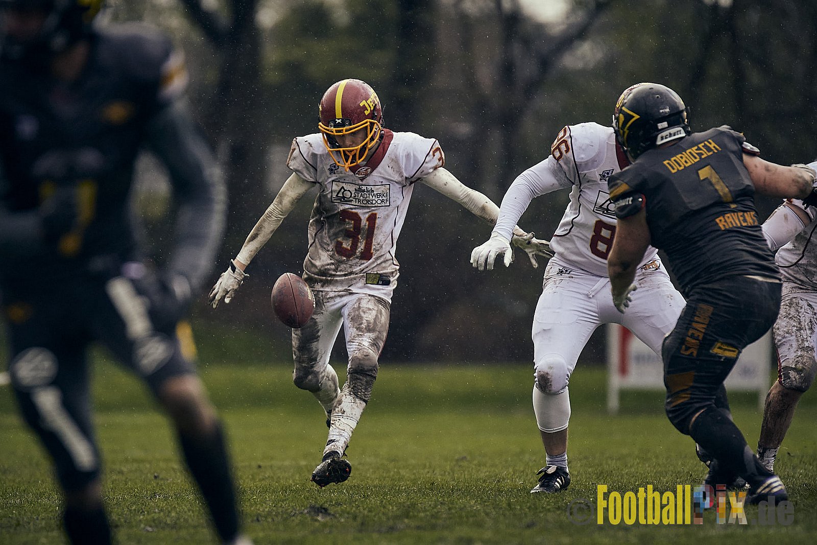 Preseason Game 2023 Krefeld Ravens vs. Troisdorf Jets am 25.03.2023 im Stadion BSA Sprödental. Die Adresse: BeziBSA Sprödental, Sprödentalstr. 15, 47799 Krefeld. Punkte Endstand 12 : 07. Bildnummer: 2023-03-25_0310 - KrefeldRavensVsTroisdorfJets