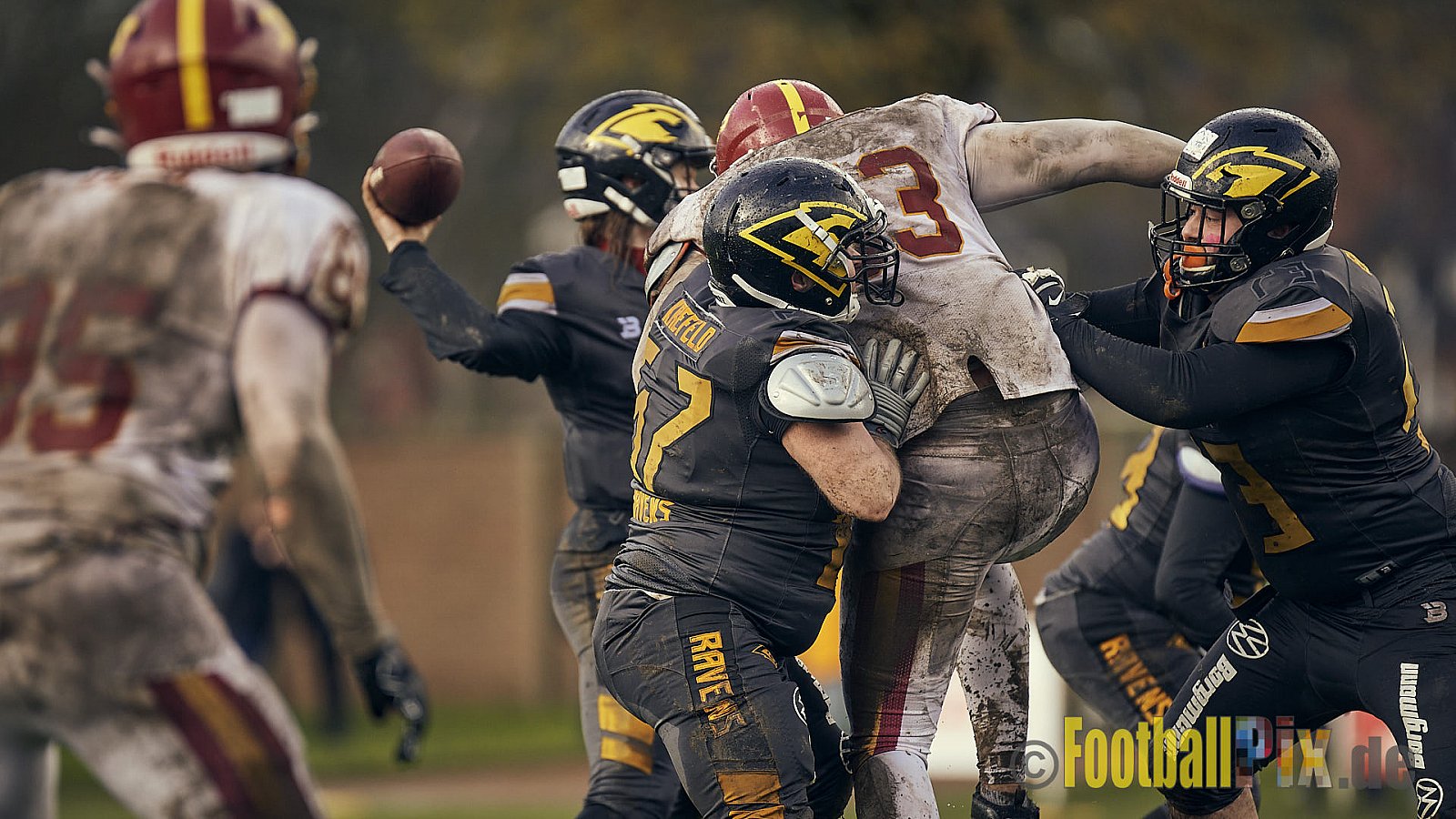 Preseason Game 2023 Krefeld Ravens vs. Troisdorf Jets am 25.03.2023 im Stadion BSA Sprödental. Die Adresse: BeziBSA Sprödental, Sprödentalstr. 15, 47799 Krefeld. Punkte Endstand 12 : 07. Bildnummer: 2023-03-25_0375 - KrefeldRavensVsTroisdorfJets