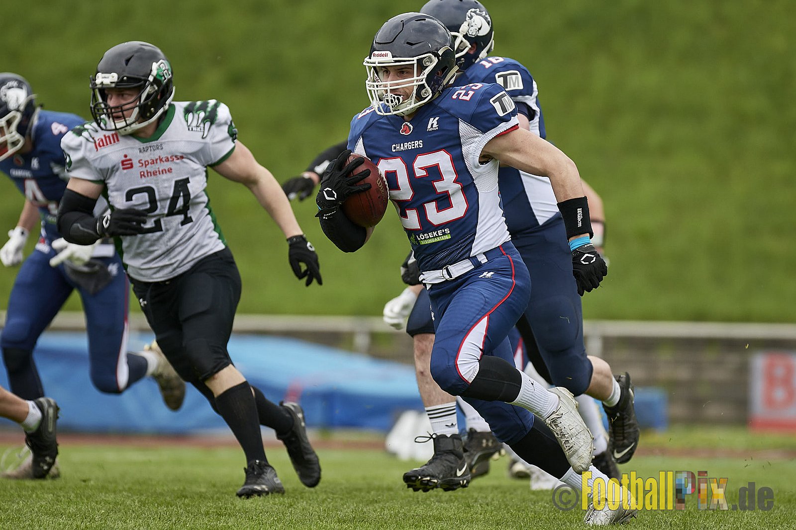 AFCV Verbandsliga Season 2023 Recklinghausen Chargers vs. Rheine Raptors am 29.04.2023 im Stadion Stadion Hohenhorst, Am Stadion 1, 45659 Recklinghausen, Punkte Endstand 37 : 10.
[2023-04-29_0049] - RecklinghausenChargersVsRheineRaptors