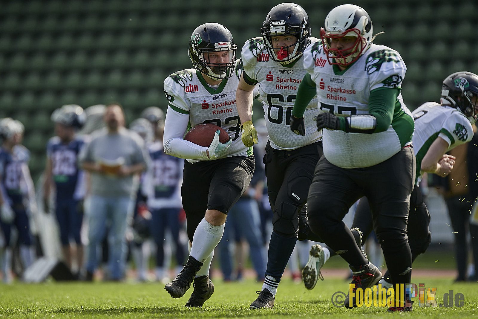 AFCV Verbandsliga Season 2023 Recklinghausen Chargers vs. Rheine Raptors am 29.04.2023 im Stadion Stadion Hohenhorst, Am Stadion 1, 45659 Recklinghausen, Punkte Endstand 37 : 10.
[2023-04-29_0314] - RecklinghausenChargersVsRheineRaptors