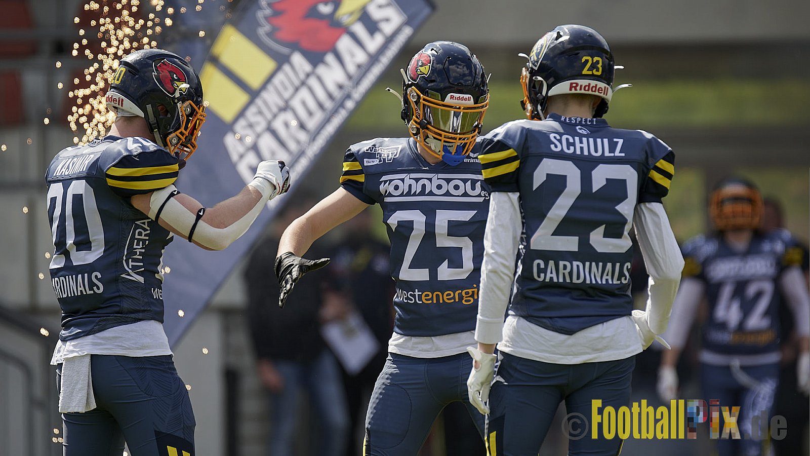 AFCV Regionalliga Season 2023 Essen Assindia Cardinals vs. Wuppertal Greyhounds am 30.04.2023 im Stadion Stadion am Hallo, Hallostraße 50, 45141 Essen, Punkte Endstand 12 : 27.
[2023-04-30_0059] - EssenAssindiaCardinalsVsWuppertalGreyhounds