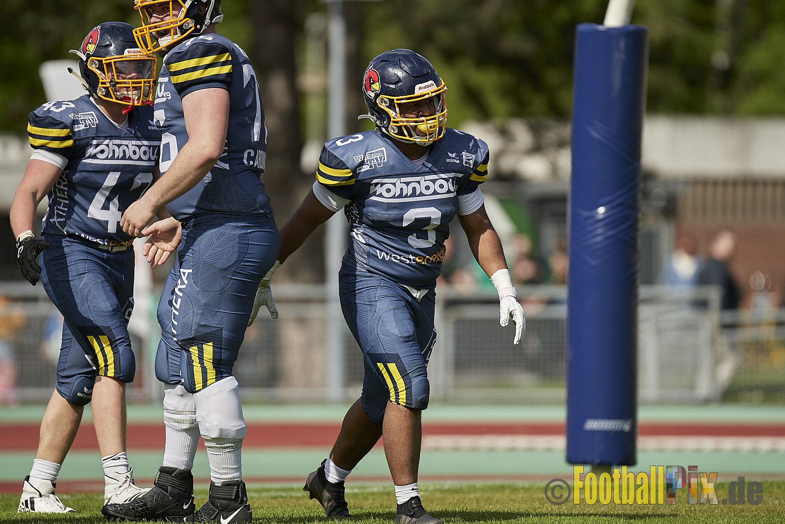 AFCV Regionalliga Season 2023 Essen Assindia Cardinals vs. Wuppertal Greyhounds am 30.04.2023 im Stadion Stadion am Hallo, Hallostraße 50, 45141 Essen, Punkte Endstand 12 : 27.
[2023-04-30_0198] - EssenAssindiaCardinalsVsWuppertalGreyhounds