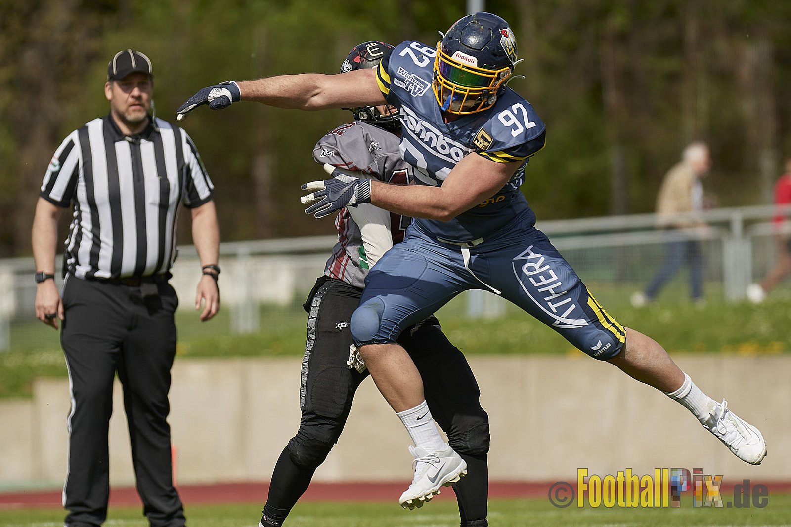 AFCV Regionalliga Season 2023 Essen Assindia Cardinals vs. Wuppertal Greyhounds am 30.04.2023 im Stadion Stadion am Hallo, Hallostraße 50, 45141 Essen, Punkte Endstand 12 : 27.
[2023-04-30_0213] - EssenAssindiaCardinalsVsWuppertalGreyhounds