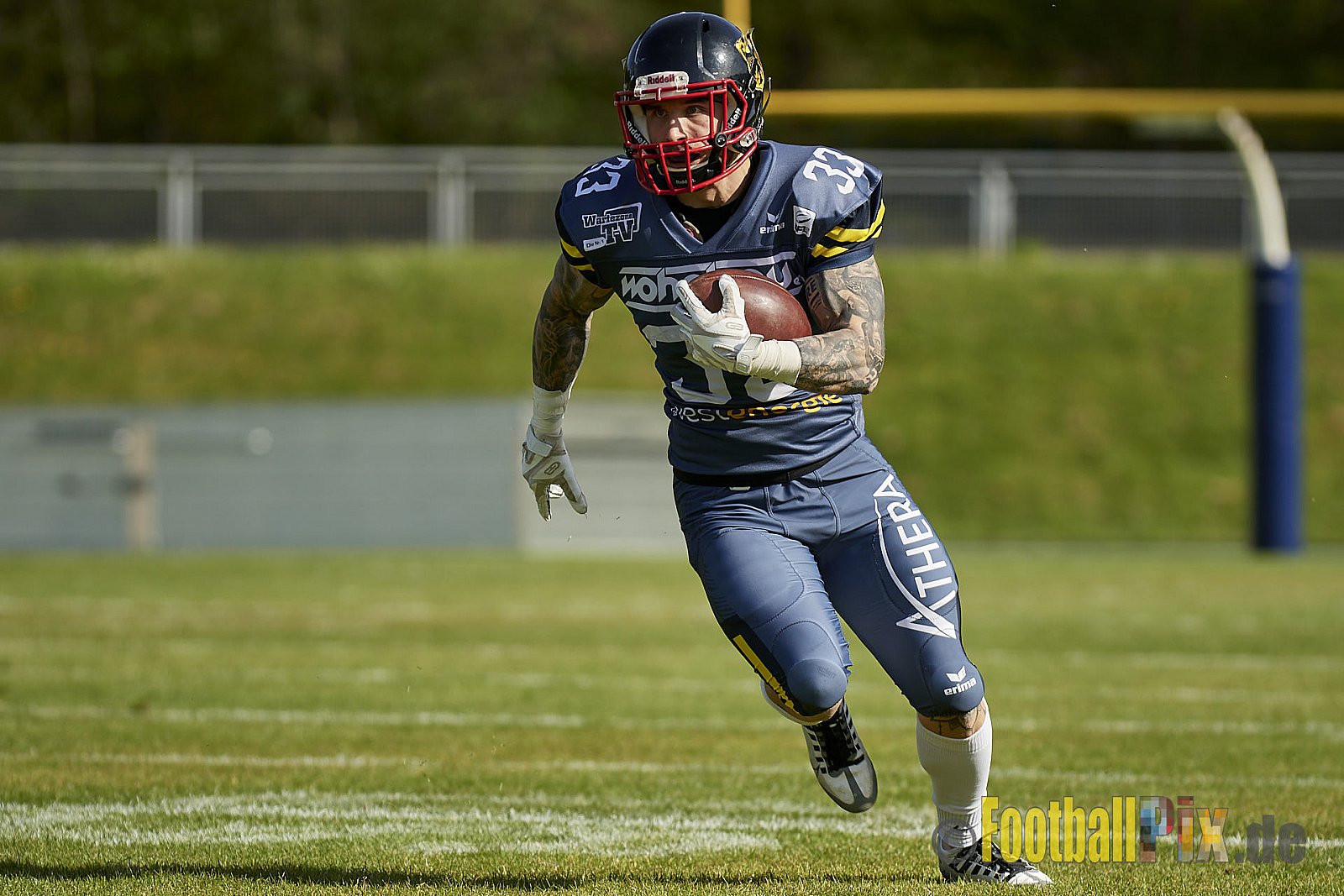 AFCV Regionalliga Season 2023 Essen Assindia Cardinals vs. Wuppertal Greyhounds am 30.04.2023 im Stadion Stadion am Hallo, Hallostraße 50, 45141 Essen, Punkte Endstand 12 : 27.
[2023-04-30_0287] - EssenAssindiaCardinalsVsWuppertalGreyhounds