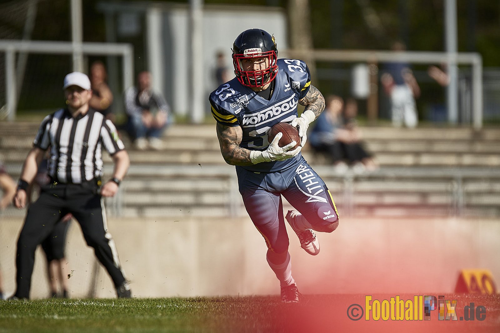 AFCV Regionalliga Season 2023 Essen Assindia Cardinals vs. Wuppertal Greyhounds am 30.04.2023 im Stadion Stadion am Hallo, Hallostraße 50, 45141 Essen, Punkte Endstand 12 : 27.
[2023-04-30_0297] - EssenAssindiaCardinalsVsWuppertalGreyhounds