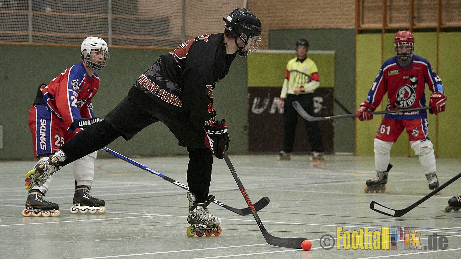 ISHD Inliner Hockey LLR Monheim Skunks I vs. Hilden Flames II am 14.05.2023 im Stadion Sporthalle Sandberg, Falkenstr., 40789 Monheim, Punkte Endstand 9 : 8. - IshdMonheimSkunksVsHildenFlames2