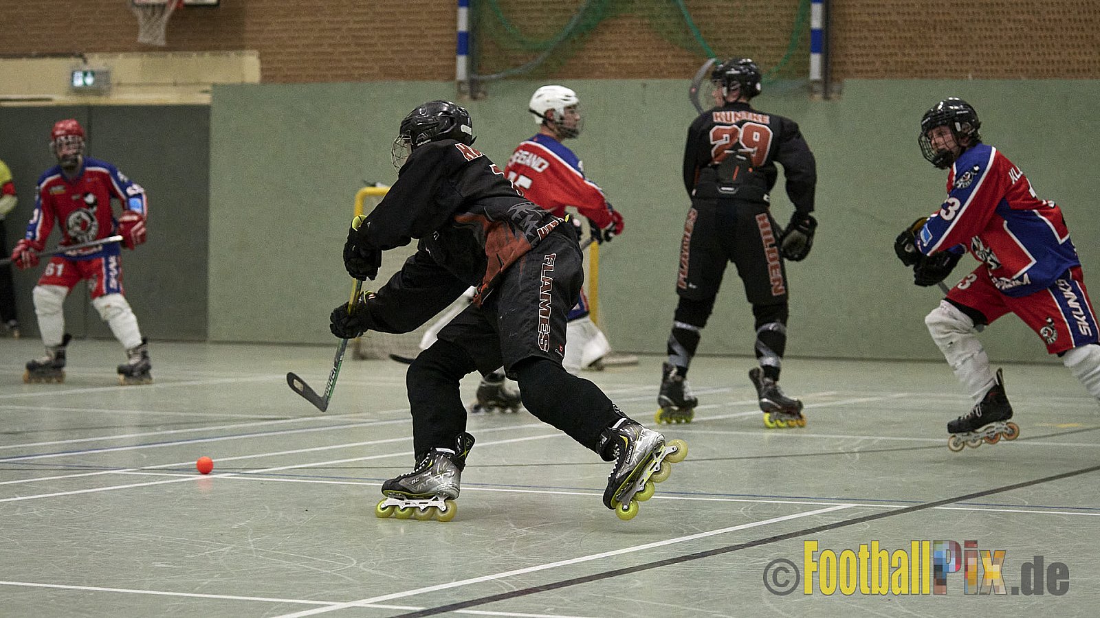 ISHD Inliner Hockey LLR Monheim Skunks I vs. Hilden Flames II am 14.05.2023 im Stadion Sporthalle Sandberg, Falkenstr., 40789 Monheim, Punkte Endstand 9 : 8. - IshdMonheimSkunksVsHildenFlames2