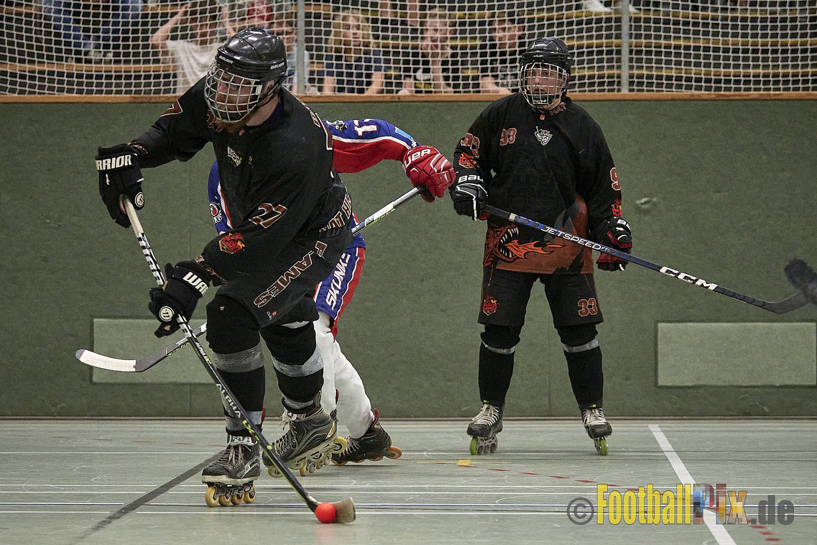 ISHD Inliner Hockey LLR Monheim Skunks I vs. Hilden Flames II am 14.05.2023 im Stadion Sporthalle Sandberg, Falkenstr., 40789 Monheim, Punkte Endstand 9 : 8. - IshdMonheimSkunksVsHildenFlames2