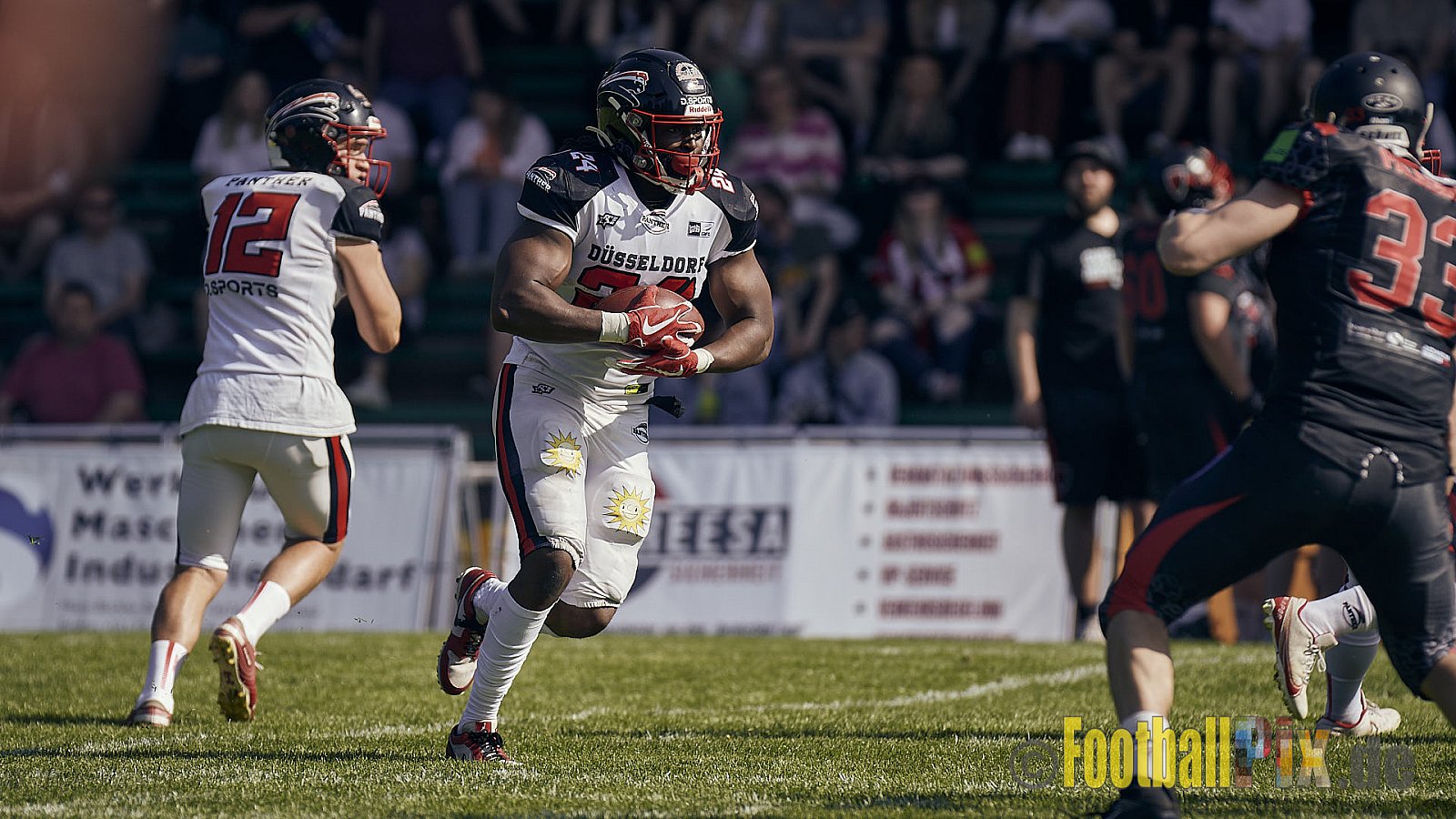 GFL2 Season 2023 Solingen Paladins vs. Düsseldorf Panther am 27.05.2023 im Stadion Jahnkampfbahn Solingen, Adolf-Clarenbach-Straße 36, 42719 Solingen. Punkte Endstand 20 : 21.
[Bildnummer: 2023-05-27_0036] - SolingenPaladinsVsDPanther