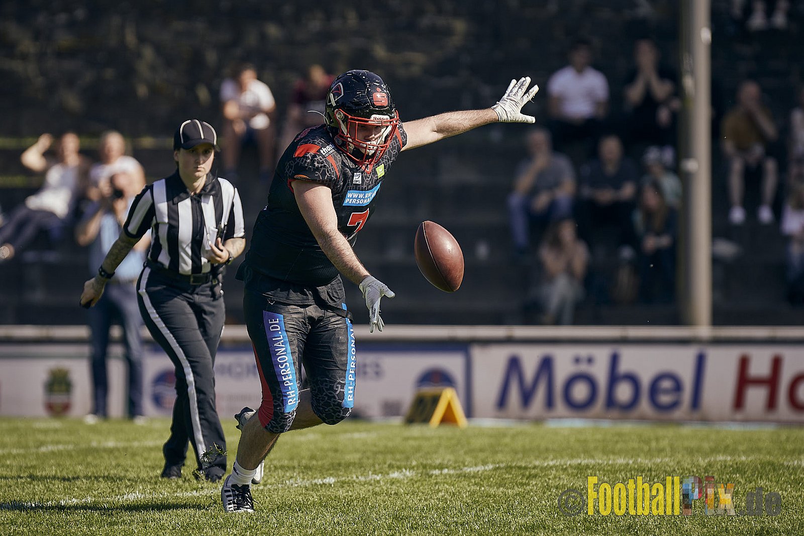 GFL2 Season 2023 Solingen Paladins vs. Düsseldorf Panther am 27.05.2023 im Stadion Jahnkampfbahn Solingen, Adolf-Clarenbach-Straße 36, 42719 Solingen. Punkte Endstand 20 : 21.
[Bildnummer: 2023-05-27_0104] - SolingenPaladinsVsDPanther