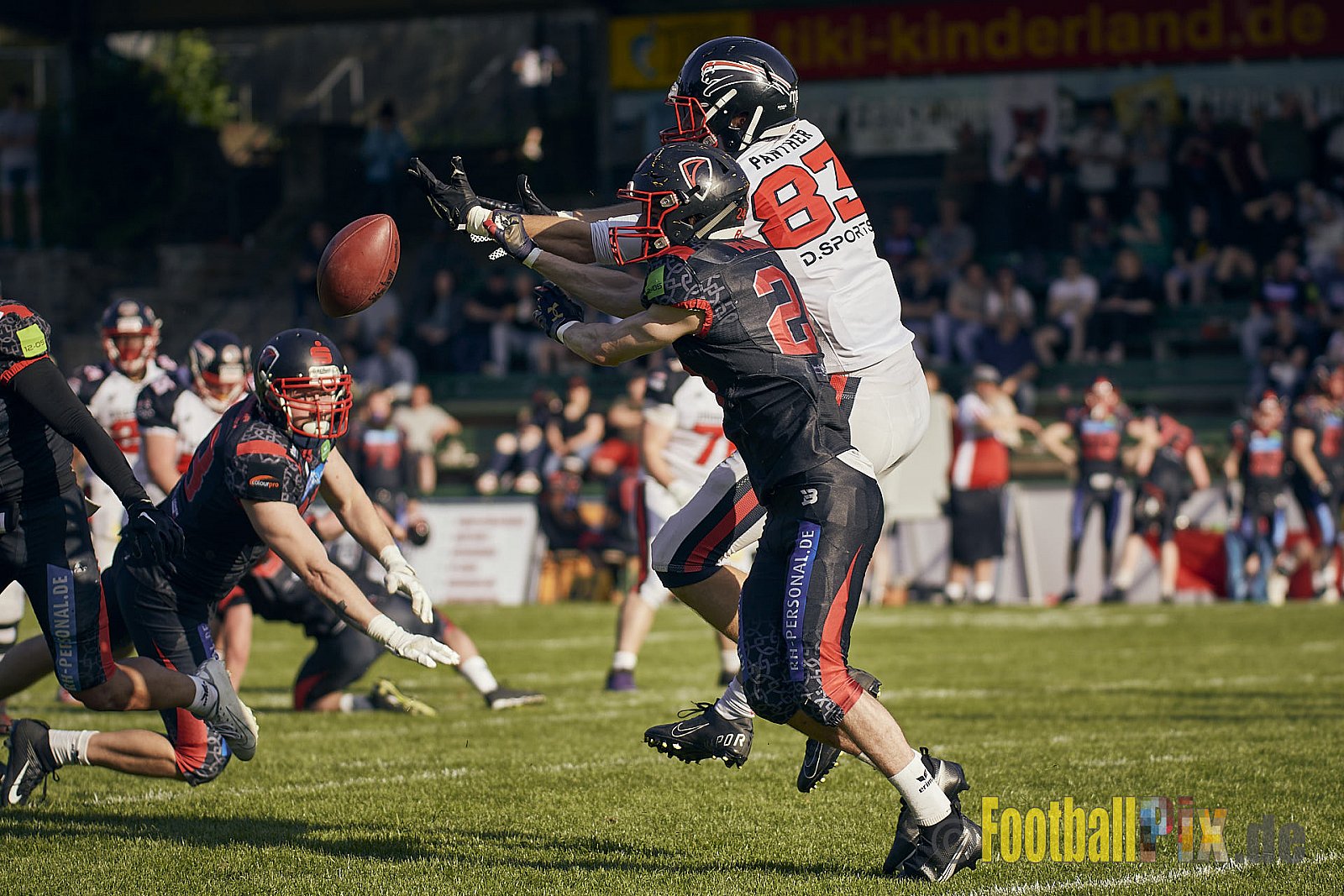 GFL2 Season 2023 Solingen Paladins vs. Düsseldorf Panther am 27.05.2023 im Stadion Jahnkampfbahn Solingen, Adolf-Clarenbach-Straße 36, 42719 Solingen. Punkte Endstand 20 : 21.
[Bildnummer: 2023-05-27_0415] - SolingenPaladinsVsDPanther