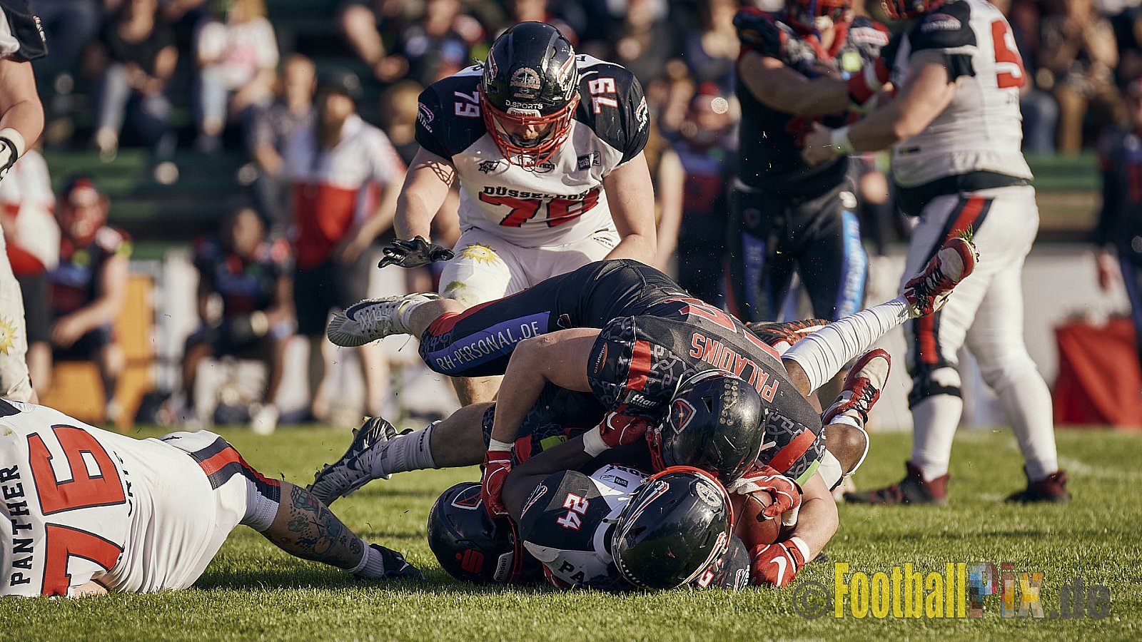 GFL2 Season 2023 Solingen Paladins vs. Düsseldorf Panther am 27.05.2023 im Stadion Jahnkampfbahn Solingen, Adolf-Clarenbach-Straße 36, 42719 Solingen. Punkte Endstand 20 : 21.
[Bildnummer: 2023-05-27_0475] - SolingenPaladinsVsDPanther