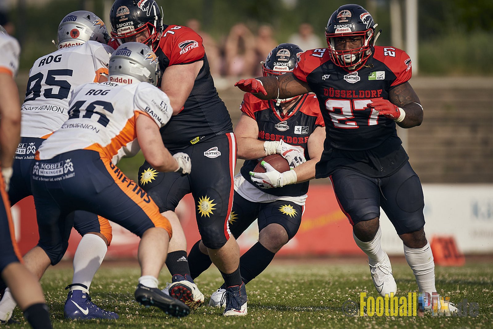 Spiel der GFL2 Season 2023 Düsseldorf Panther vs. Rostock Griffins am 17.06.2023 im Stadion VfL Benrath, Karl-Hohmann-Straße 70, 40597 Düsseldorf. Punkte Endstand 46 : 26. 
Bildnummer: 2023-06-17_0453 - DPantherVsRostockGriffins
