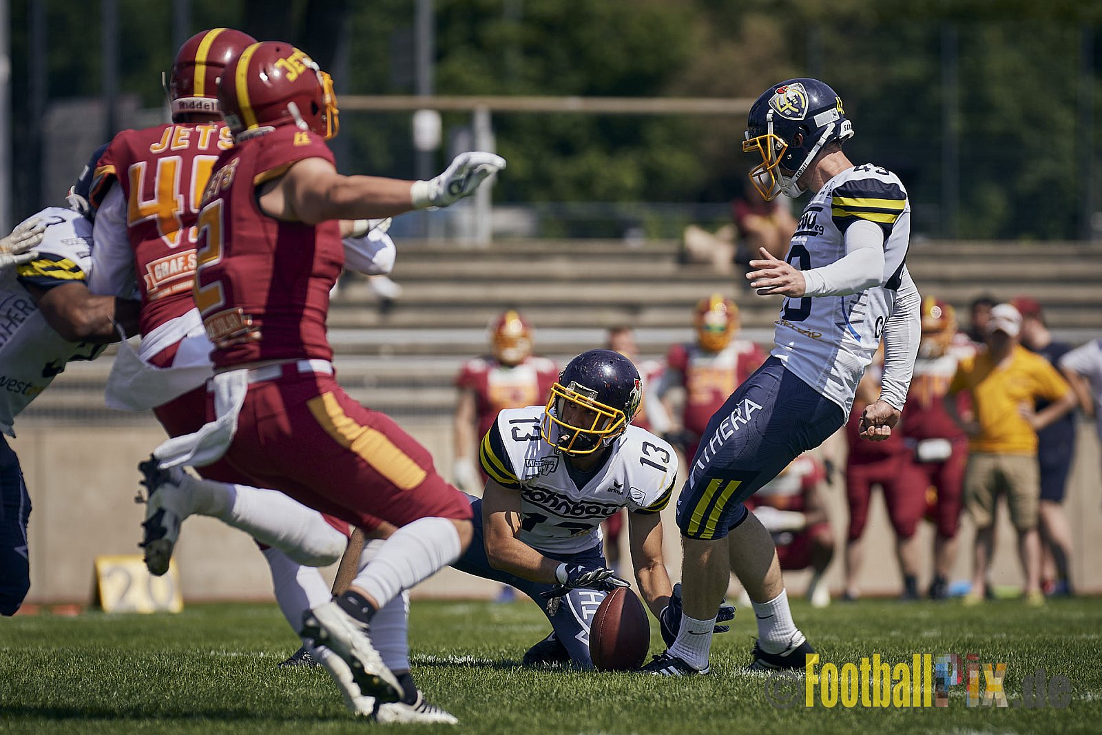 AFCV NRW Regionalliga Season 2023 Essen Assindia Cardinals vs. Troisdorf Jets am 25.06.2023 im Stadion Stadion am Hallo, Hallostraße 50, 45141 Essen. Punkte Endstand 20 : 35. 
Bildnummer: 2023-06-25_0243 - EssenAssindiaCardinalsVsTroisdorfJets