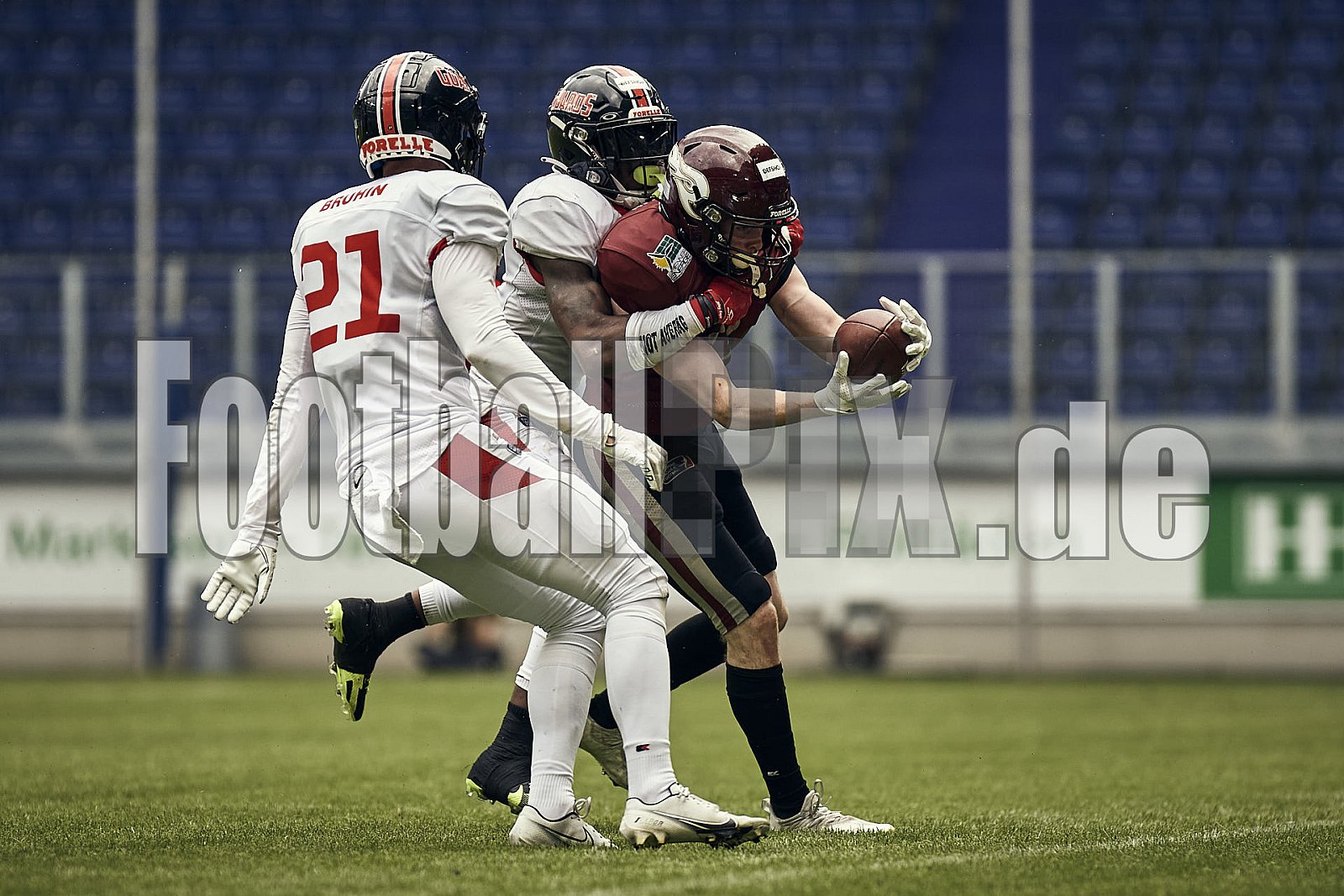 Die 5.Spielwoche der European League of Football (ELF) Season 2023 Rhein Fire vs Helvetic Guards am 1.07.2023 im Stadion Schauinsland-Reisen-Arena, Margaretenstraße 5-7, 47055 Duisburg. Punkte Endstand 51 : 0. 
Bildnummer: 2023-07-01_0535 - ELF HelveticGuards@RheinFire