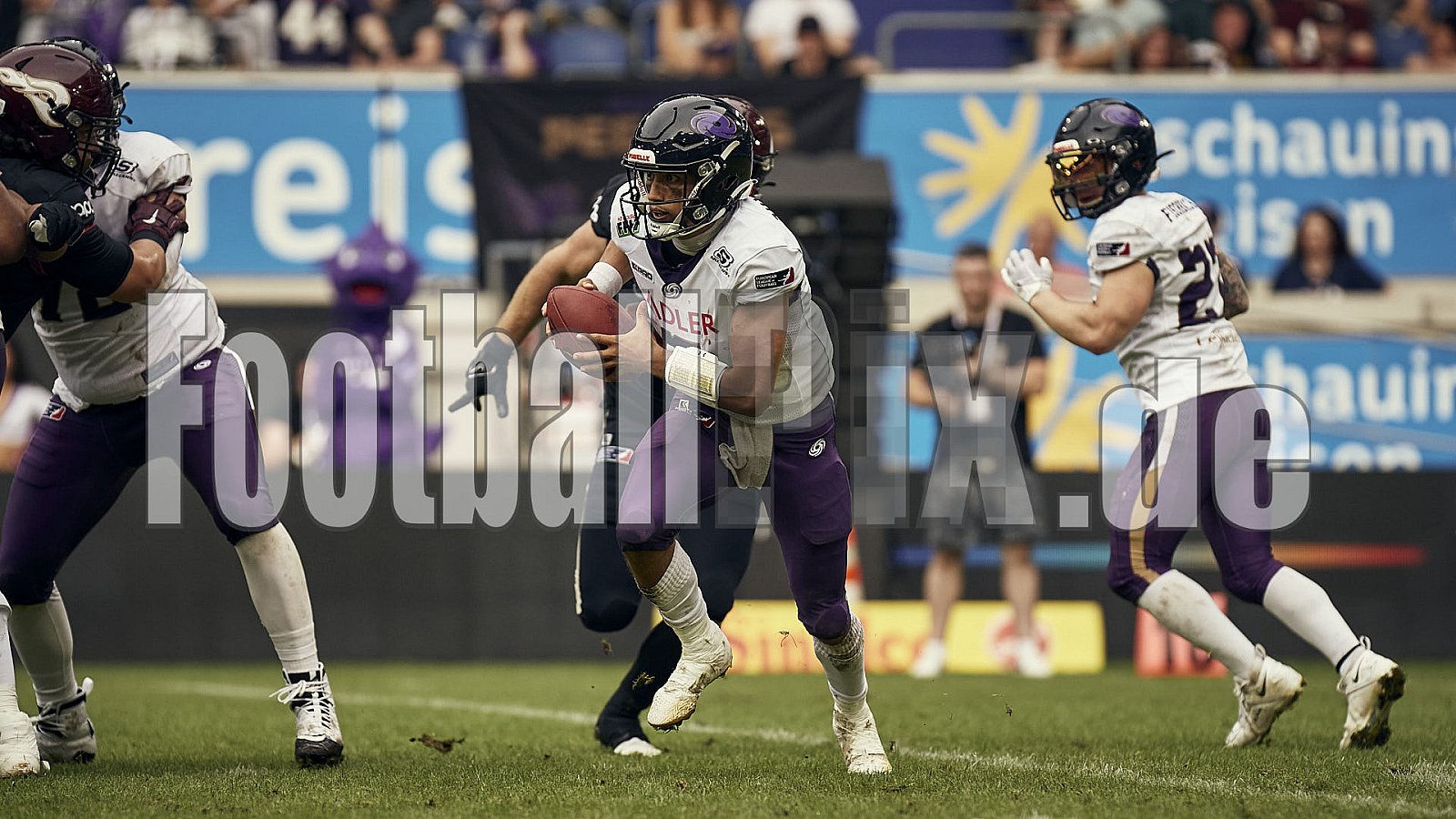 Das Halbfinale der European League of Football (ELF) Season 2023 Rhein Fire vs. Frankfurt Galaxy am 17.09.2023 im Stadion Schauinsland-Reisen-Arena, Margaretenstraße 5-7, 47055 Duisburg. Punkte Endstand 42 : 23. 
Bildnummer: 2023-09-17_1570 - FrankfurtGalaxy@RheinFire