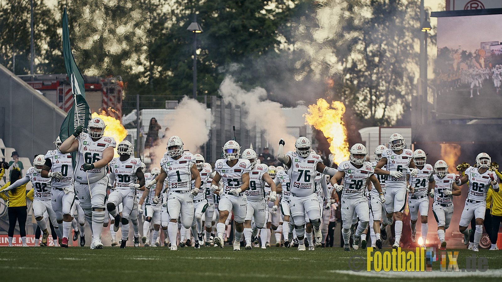 ERIMA GFL Bowl 2023 Potsdam Royals vs. Schwäbisch Hall Unicorns am 14.10.2023 im Stadion Hafenstraße, 45356 Essen. Die Potsdam Royals sind zum ersten Mal Deutscher Meister mit einem Punkte Endstand von 34 : 7. 
Bildnummer: 2023-10-14_0185 - GflBowl2023SchwaebischHallUnicornsVsPotsdamRoyals