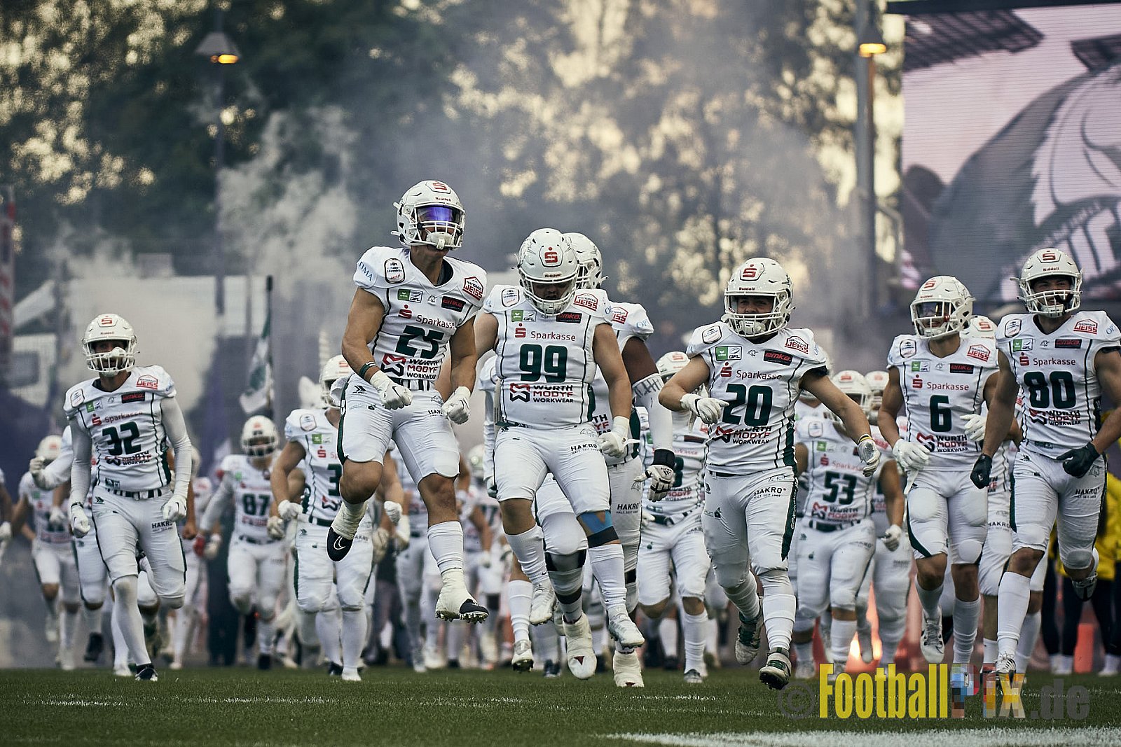 ERIMA GFL Bowl 2023 Potsdam Royals vs. Schwäbisch Hall Unicorns am 14.10.2023 im Stadion Hafenstraße, 45356 Essen. Die Potsdam Royals sind zum ersten Mal Deutscher Meister mit einem Punkte Endstand von 34 : 7. 
Bildnummer: 2023-10-14_0191 - GflBowl2023SchwaebischHallUnicornsVsPotsdamRoyals
