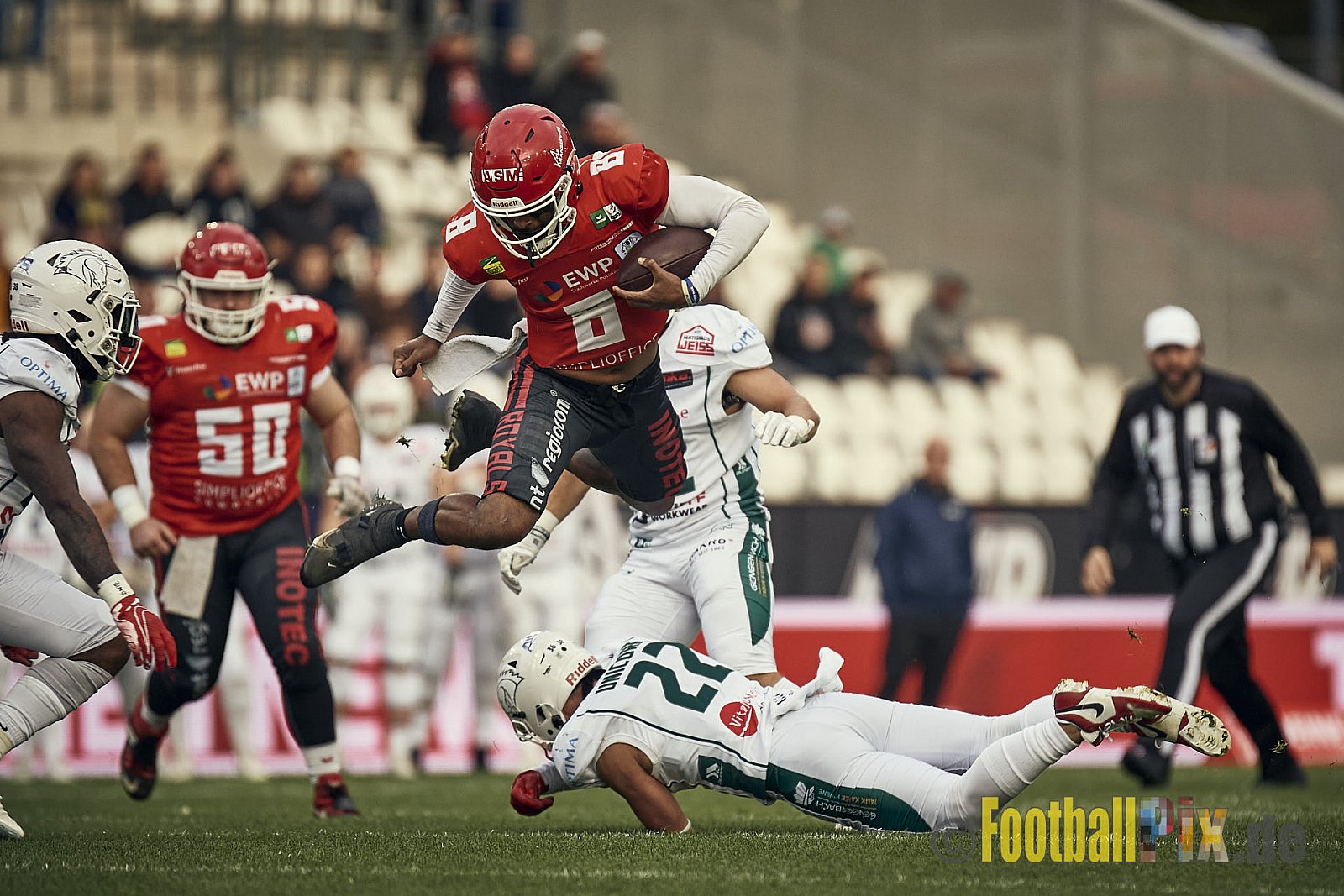 ERIMA GFL Bowl 2023 Potsdam Royals vs. Schwäbisch Hall Unicorns am 14.10.2023 im Stadion Hafenstraße, 45356 Essen. Die Potsdam Royals sind zum ersten Mal Deutscher Meister mit einem Punkte Endstand von 34 : 7. 
Bildnummer: 2023-10-14_0308 - GflBowl2023SchwaebischHallUnicornsVsPotsdamRoyals