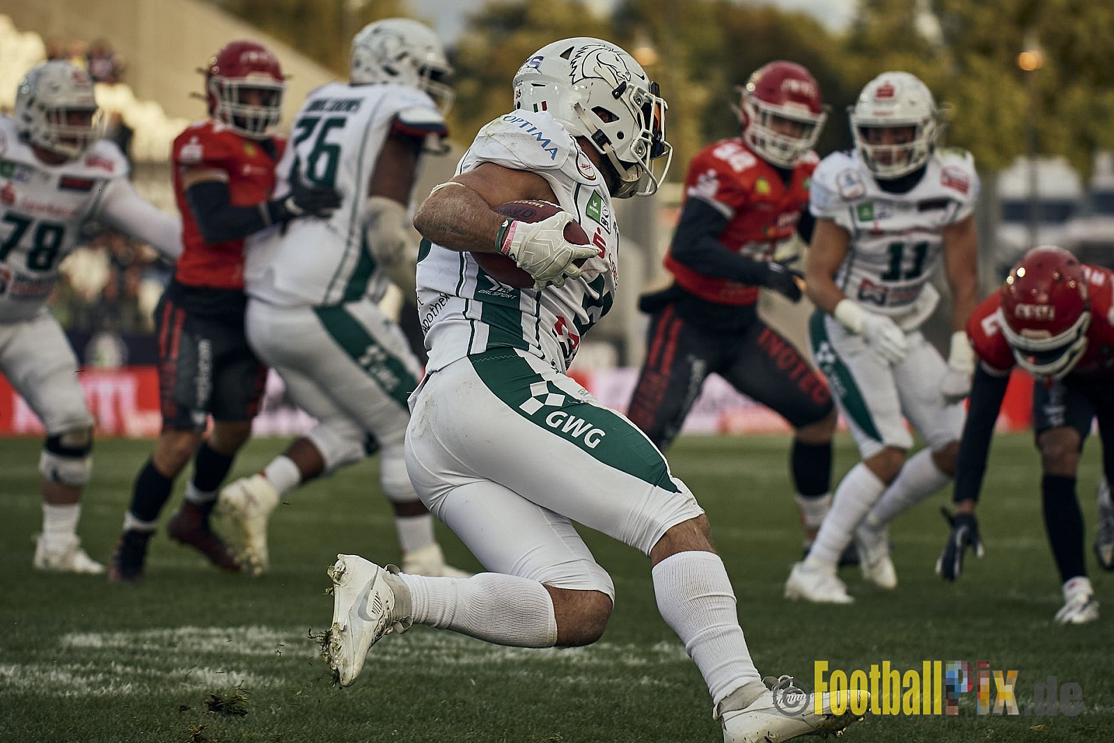 ERIMA GFL Bowl 2023 Potsdam Royals vs. Schwäbisch Hall Unicorns am 14.10.2023 im Stadion Hafenstraße, 45356 Essen. Die Potsdam Royals sind zum ersten Mal Deutscher Meister mit einem Punkte Endstand von 34 : 7. 
Bildnummer: 2023-10-14_0377 - GflBowl2023SchwaebischHallUnicornsVsPotsdamRoyals