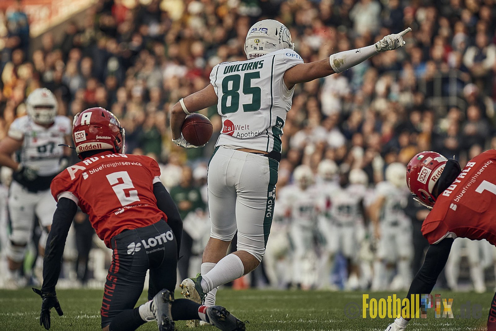 ERIMA GFL Bowl 2023 Potsdam Royals vs. Schwäbisch Hall Unicorns am 14.10.2023 im Stadion Hafenstraße, 45356 Essen. Die Potsdam Royals sind zum ersten Mal Deutscher Meister mit einem Punkte Endstand von 34 : 7. 
Bildnummer: 2023-10-14_0423 - GflBowl2023SchwaebischHallUnicornsVsPotsdamRoyals