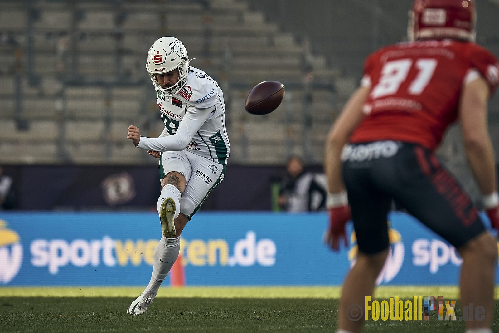 ERIMA GFL Bowl 2023 Potsdam Royals vs. Schwäbisch Hall Unicorns am 14.10.2023 im Stadion Hafenstraße, 45356 Essen. Die Potsdam Royals sind zum ersten Mal Deutscher Meister mit einem Punkte Endstand von 34 : 7. 
Bildnummer: 2023-10-14_0479 - GflBowl2023SchwaebischHallUnicornsVsPotsdamRoyals