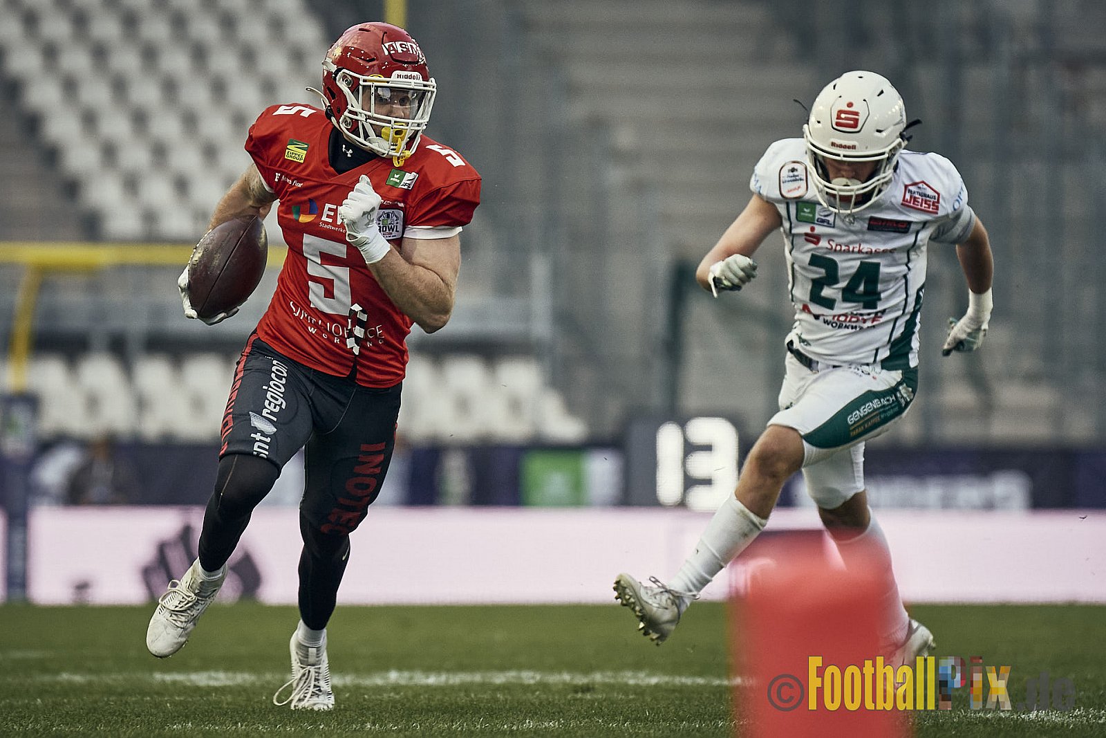 ERIMA GFL Bowl 2023 Potsdam Royals vs. Schwäbisch Hall Unicorns am 14.10.2023 im Stadion Hafenstraße, 45356 Essen. Die Potsdam Royals sind zum ersten Mal Deutscher Meister mit einem Punkte Endstand von 34 : 7. 
Bildnummer: 2023-10-14_0507 - GflBowl2023SchwaebischHallUnicornsVsPotsdamRoyals