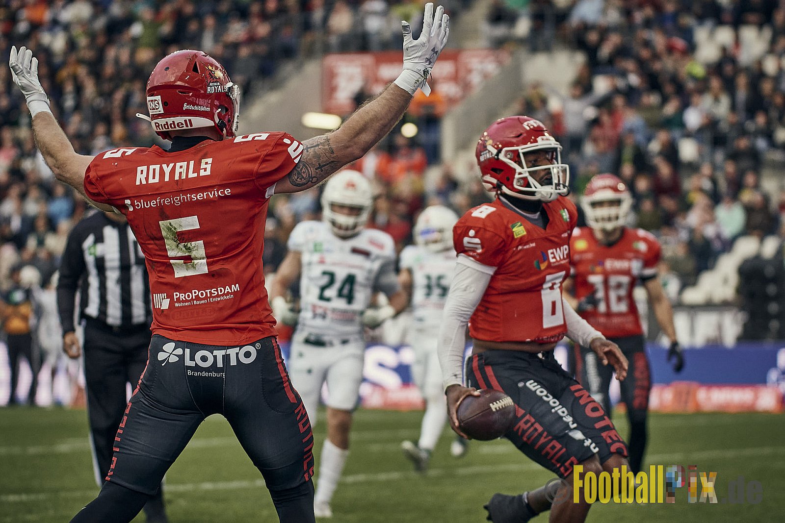 ERIMA GFL Bowl 2023 Potsdam Royals vs. Schwäbisch Hall Unicorns am 14.10.2023 im Stadion Hafenstraße, 45356 Essen. Die Potsdam Royals sind zum ersten Mal Deutscher Meister mit einem Punkte Endstand von 34 : 7. 
Bildnummer: 2023-10-14_0535 - GflBowl2023SchwaebischHallUnicornsVsPotsdamRoyals