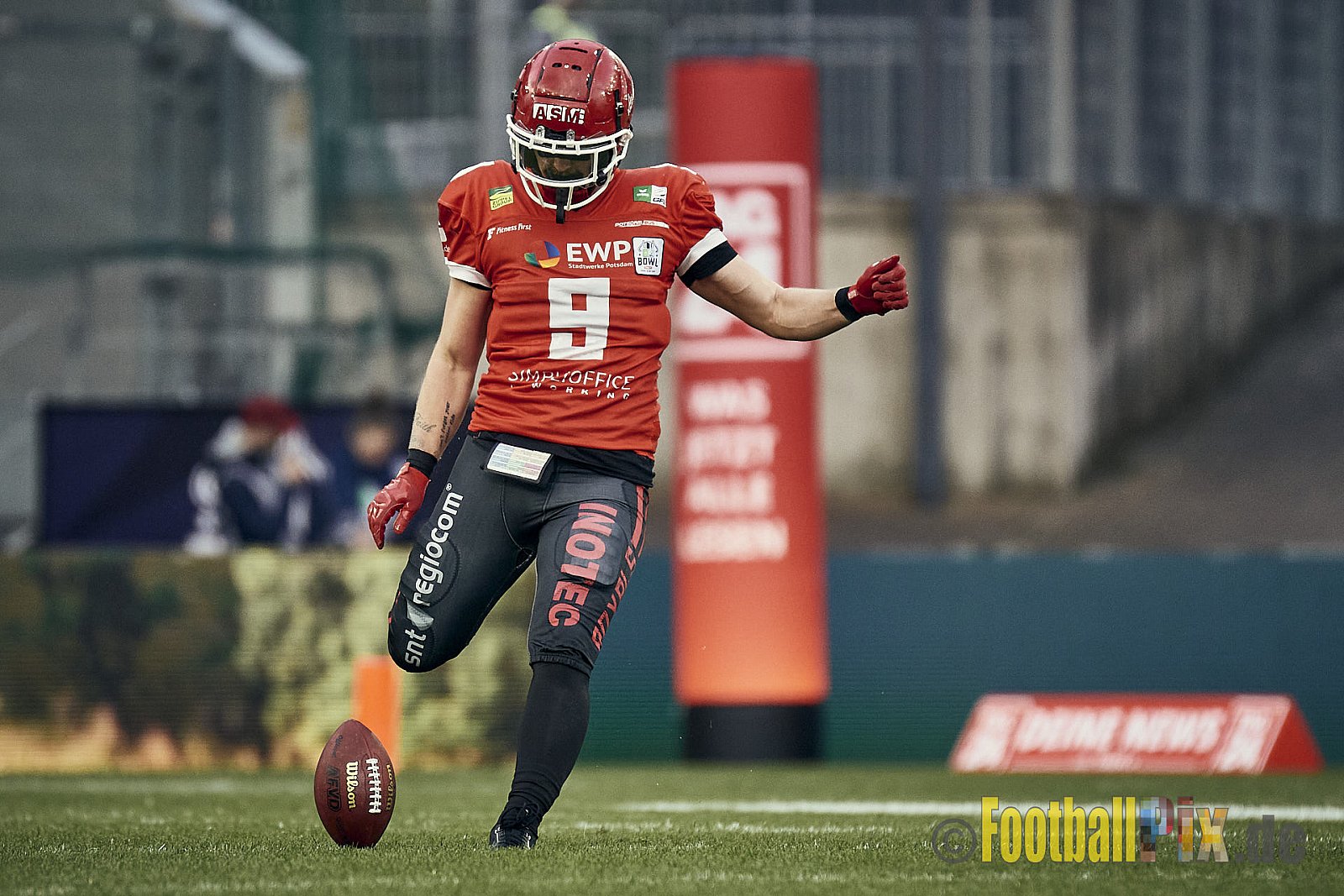 ERIMA GFL Bowl 2023 Potsdam Royals vs. Schwäbisch Hall Unicorns am 14.10.2023 im Stadion Hafenstraße, 45356 Essen. Die Potsdam Royals sind zum ersten Mal Deutscher Meister mit einem Punkte Endstand von 34 : 7. 
Bildnummer: 2023-10-14_0568 - GflBowl2023SchwaebischHallUnicornsVsPotsdamRoyals