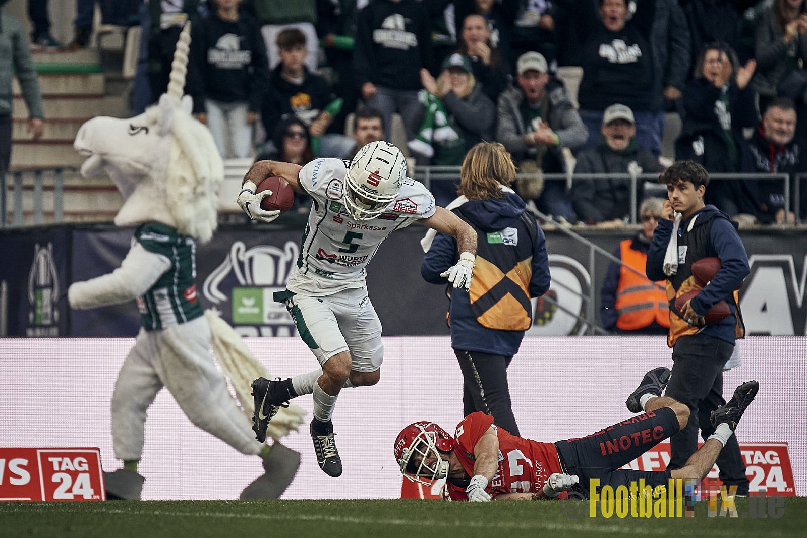 ERIMA GFL Bowl 2023 Potsdam Royals vs. Schwäbisch Hall Unicorns am 14.10.2023 im Stadion Hafenstraße, 45356 Essen. Die Potsdam Royals sind zum ersten Mal Deutscher Meister mit einem Punkte Endstand von 34 : 7. 
Bildnummer: 2023-10-14_0642 - GflBowl2023SchwaebischHallUnicornsVsPotsdamRoyals