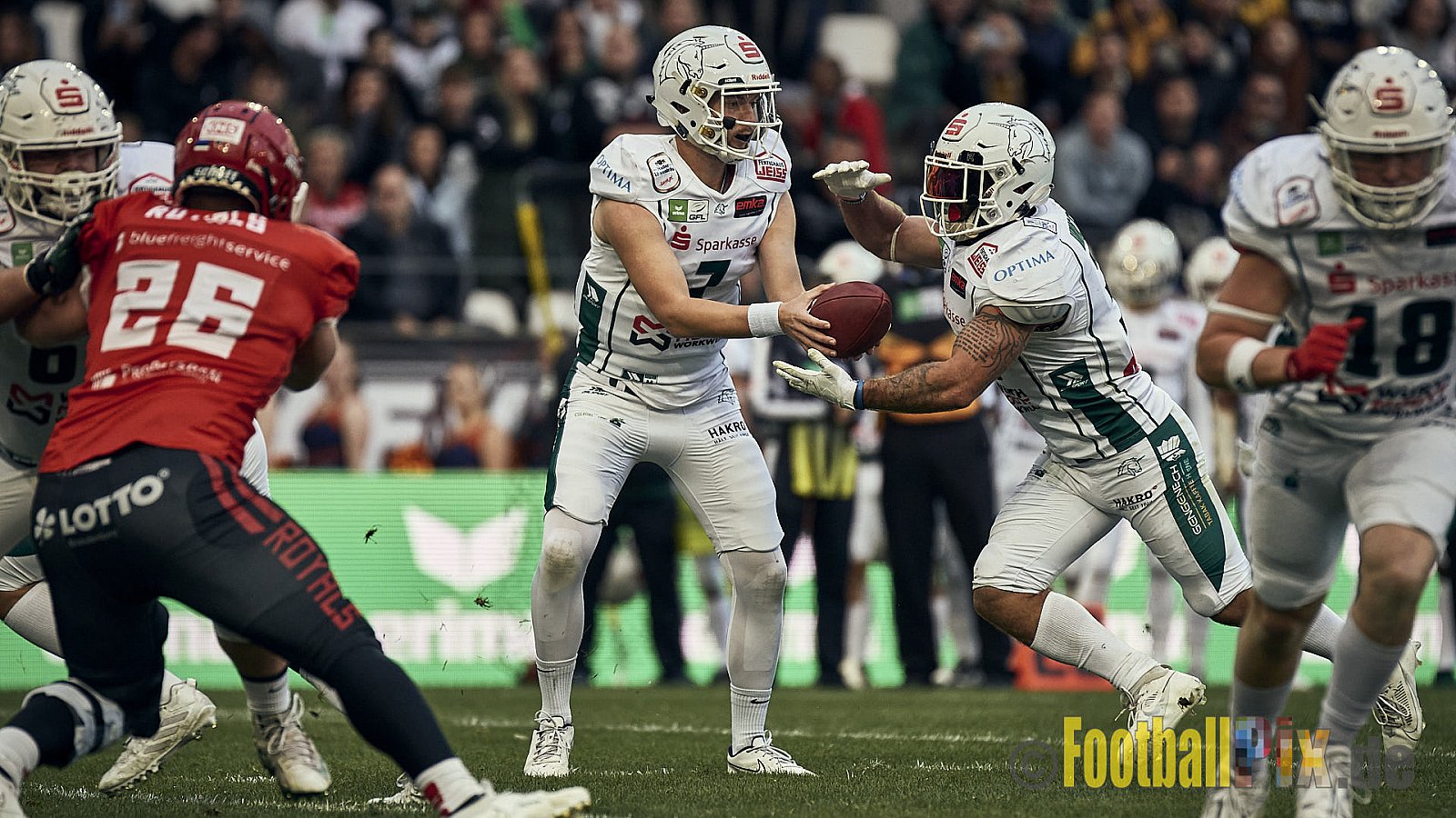 ERIMA GFL Bowl 2023 Potsdam Royals vs. Schwäbisch Hall Unicorns am 14.10.2023 im Stadion Hafenstraße, 45356 Essen. Die Potsdam Royals sind zum ersten Mal Deutscher Meister mit einem Punkte Endstand von 34 : 7. 
Bildnummer: 2023-10-14_0656 - GflBowl2023SchwaebischHallUnicornsVsPotsdamRoyals