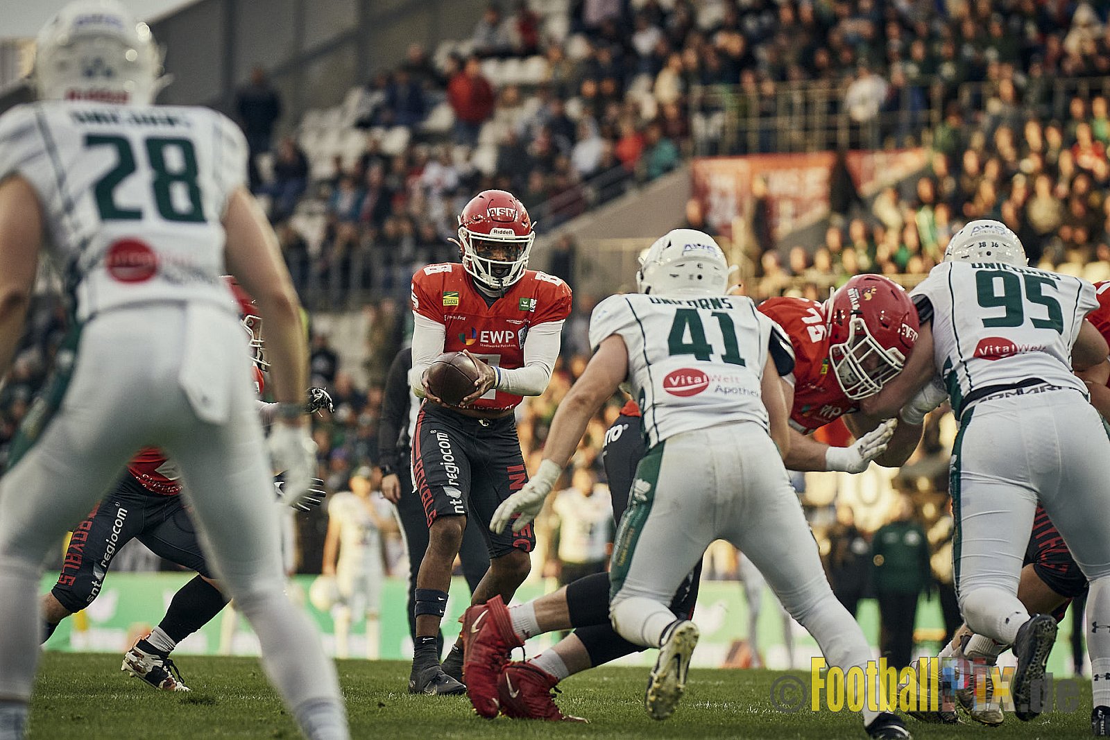 ERIMA GFL Bowl 2023 Potsdam Royals vs. Schwäbisch Hall Unicorns am 14.10.2023 im Stadion Hafenstraße, 45356 Essen. Die Potsdam Royals sind zum ersten Mal Deutscher Meister mit einem Punkte Endstand von 34 : 7. 
Bildnummer: 2023-10-14_0671 - GflBowl2023SchwaebischHallUnicornsVsPotsdamRoyals