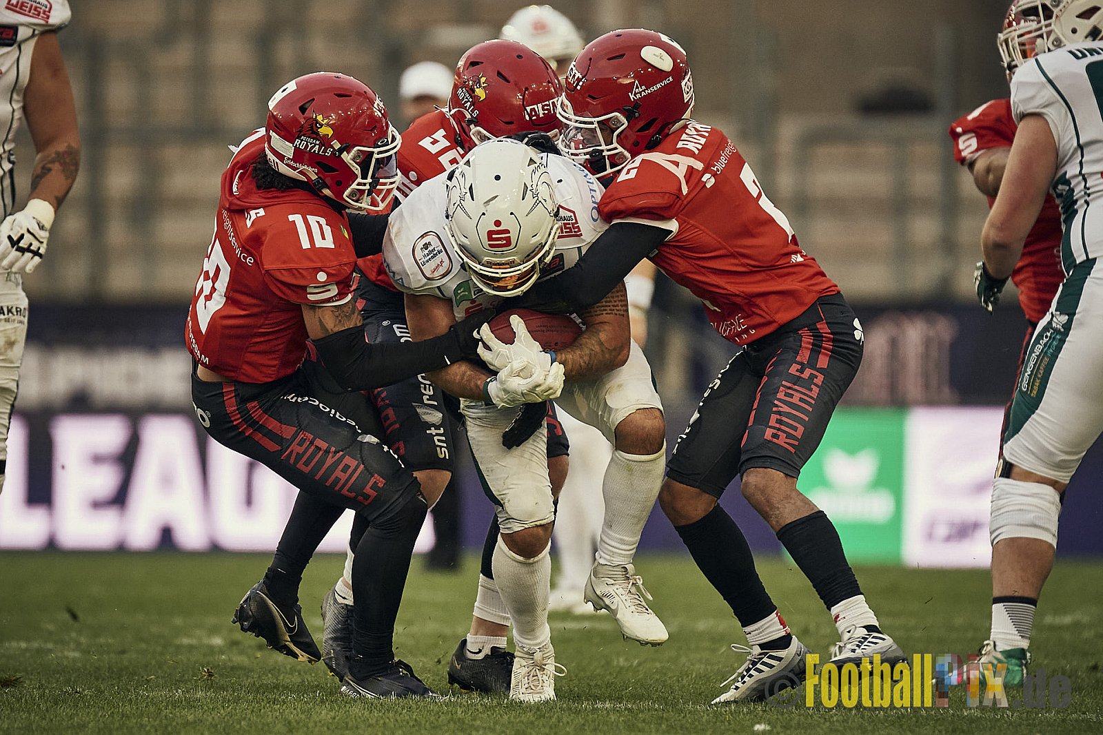 ERIMA GFL Bowl 2023 Potsdam Royals vs. Schwäbisch Hall Unicorns am 14.10.2023 im Stadion Hafenstraße, 45356 Essen. Die Potsdam Royals sind zum ersten Mal Deutscher Meister mit einem Punkte Endstand von 34 : 7. 
Bildnummer: 2023-10-14_0751 - GflBowl2023SchwaebischHallUnicornsVsPotsdamRoyals