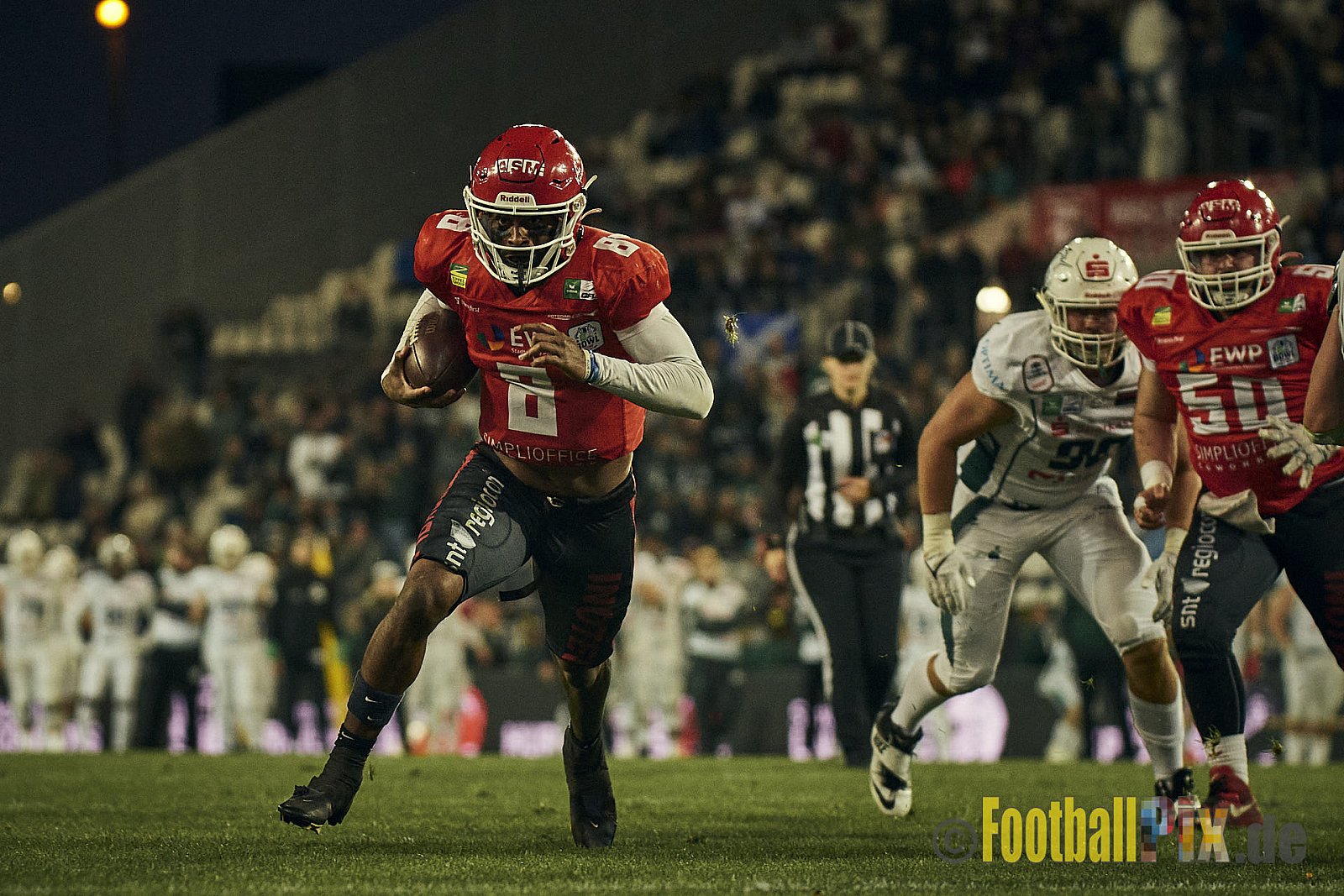 ERIMA GFL Bowl 2023 Potsdam Royals vs. Schwäbisch Hall Unicorns am 14.10.2023 im Stadion Hafenstraße, 45356 Essen. Die Potsdam Royals sind zum ersten Mal Deutscher Meister mit einem Punkte Endstand von 34 : 7. 
Bildnummer: 2023-10-14_0879 - GflBowl2023SchwaebischHallUnicornsVsPotsdamRoyals