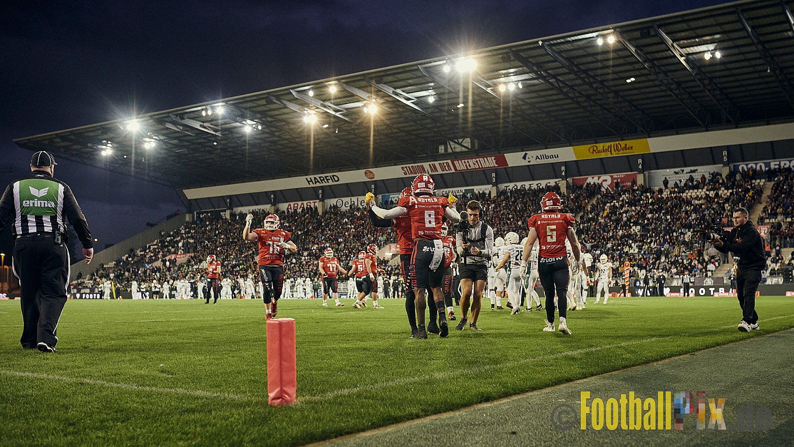 ERIMA GFL Bowl 2023 Potsdam Royals vs. Schwäbisch Hall Unicorns am 14.10.2023 im Stadion Hafenstraße, 45356 Essen. Die Potsdam Royals sind zum ersten Mal Deutscher Meister mit einem Punkte Endstand von 34 : 7. 
Bildnummer: 2023-10-14_0909 - GflBowl2023SchwaebischHallUnicornsVsPotsdamRoyals