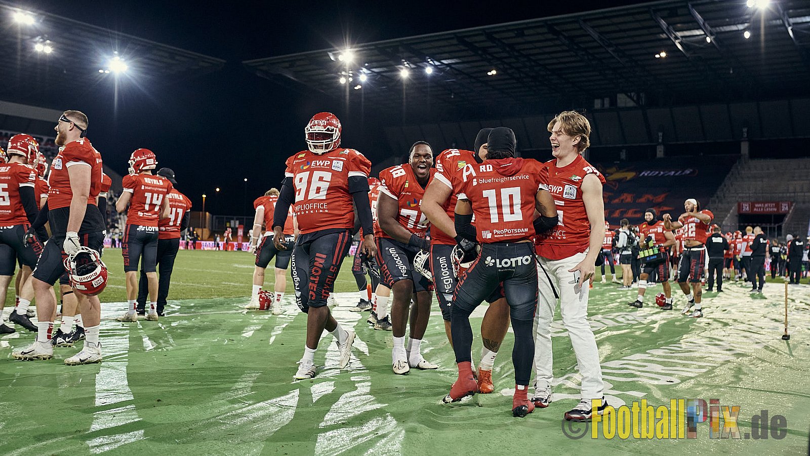 ERIMA GFL Bowl 2023 Potsdam Royals vs. Schwäbisch Hall Unicorns am 14.10.2023 im Stadion Hafenstraße, 45356 Essen. Die Potsdam Royals sind zum ersten Mal Deutscher Meister mit einem Punkte Endstand von 34 : 7. 
Bildnummer: 2023-10-14_0959 - GflBowl2023SchwaebischHallUnicornsVsPotsdamRoyals