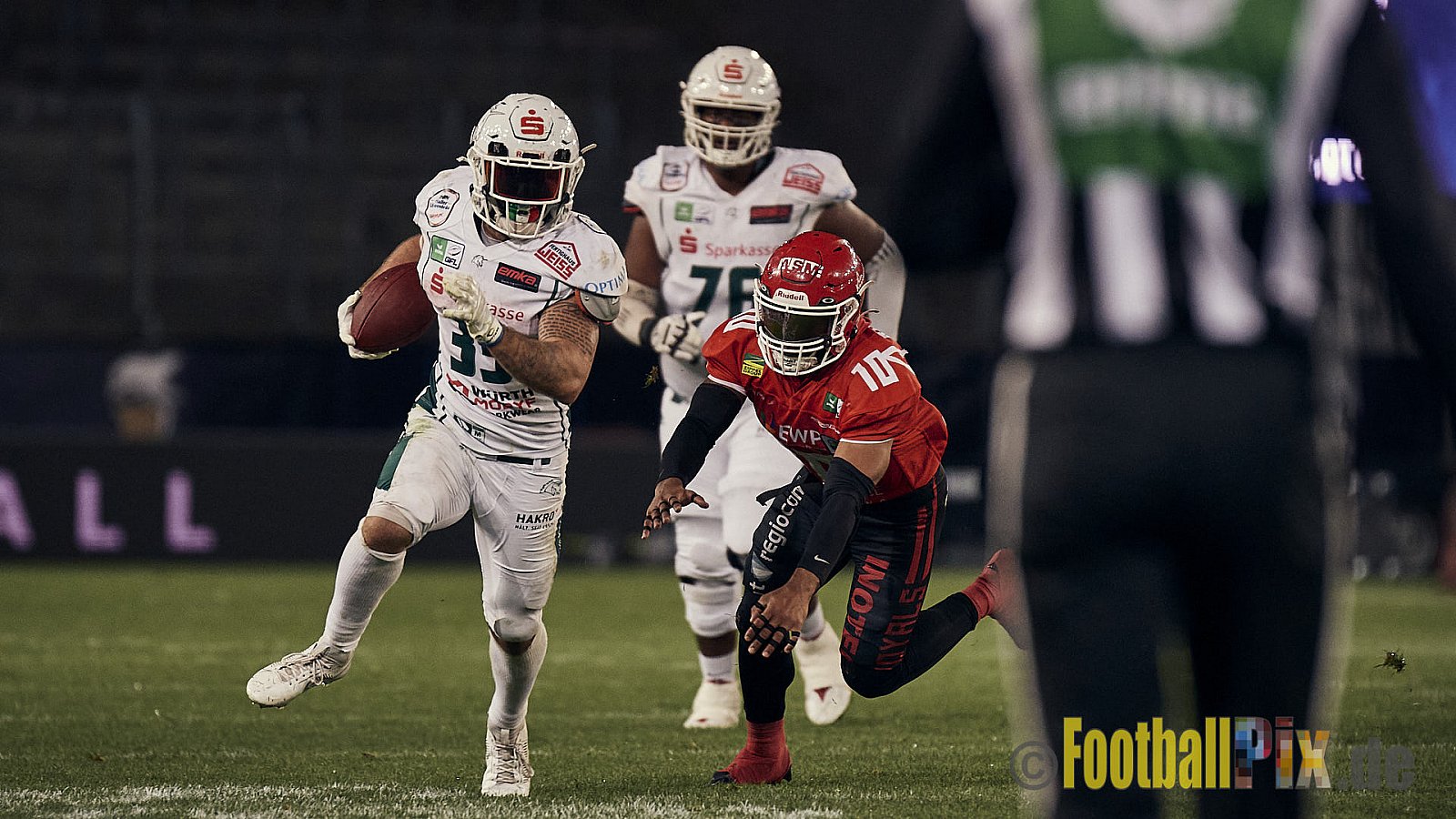 ERIMA GFL Bowl 2023 Potsdam Royals vs. Schwäbisch Hall Unicorns am 14.10.2023 im Stadion Hafenstraße, 45356 Essen. Die Potsdam Royals sind zum ersten Mal Deutscher Meister mit einem Punkte Endstand von 34 : 7. 
Bildnummer: 2023-10-14_0966 - GflBowl2023SchwaebischHallUnicornsVsPotsdamRoyals
