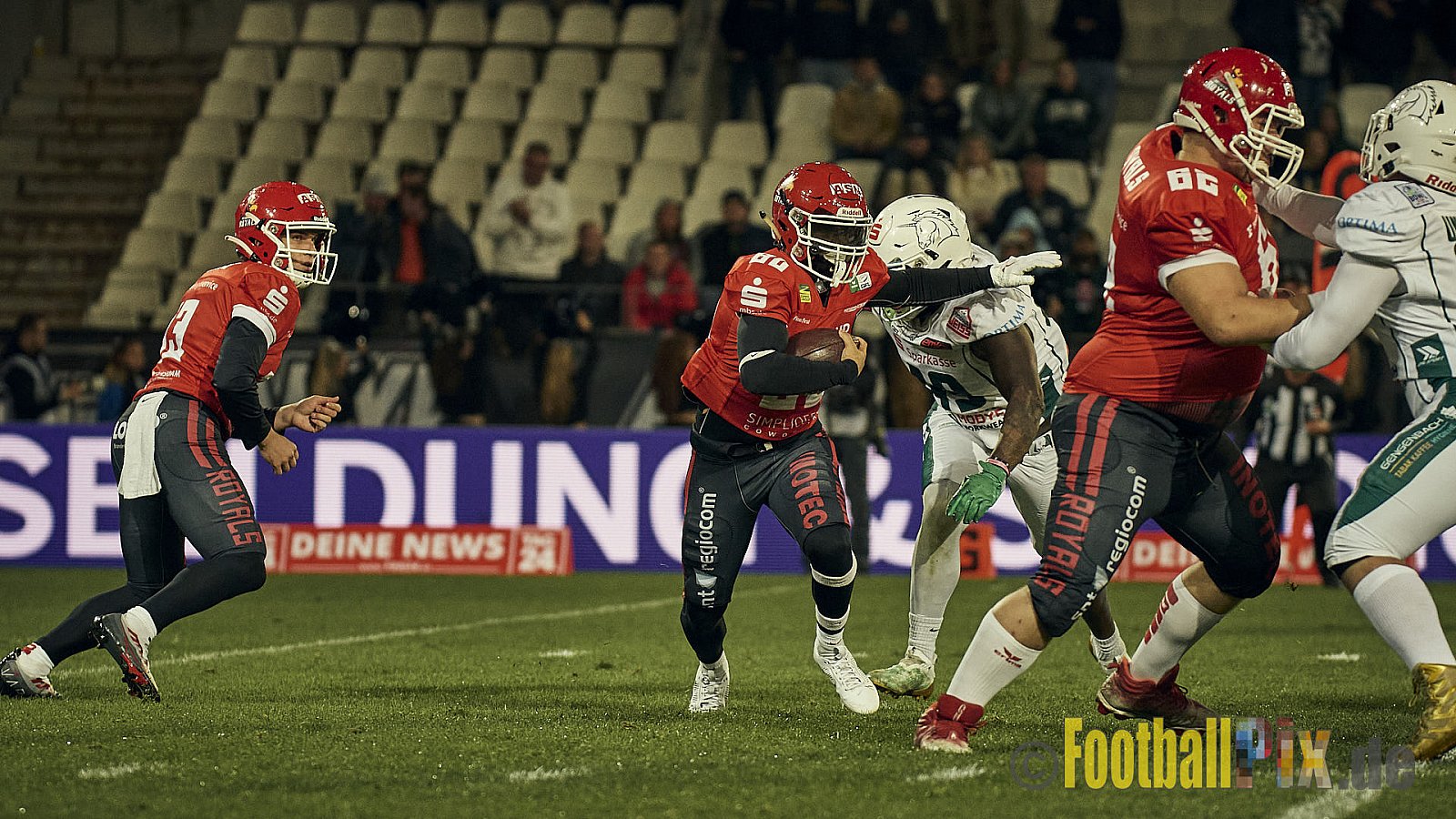 ERIMA GFL Bowl 2023 Potsdam Royals vs. Schwäbisch Hall Unicorns am 14.10.2023 im Stadion Hafenstraße, 45356 Essen. Die Potsdam Royals sind zum ersten Mal Deutscher Meister mit einem Punkte Endstand von 34 : 7. 
Bildnummer: 2023-10-14_0984 - GflBowl2023SchwaebischHallUnicornsVsPotsdamRoyals